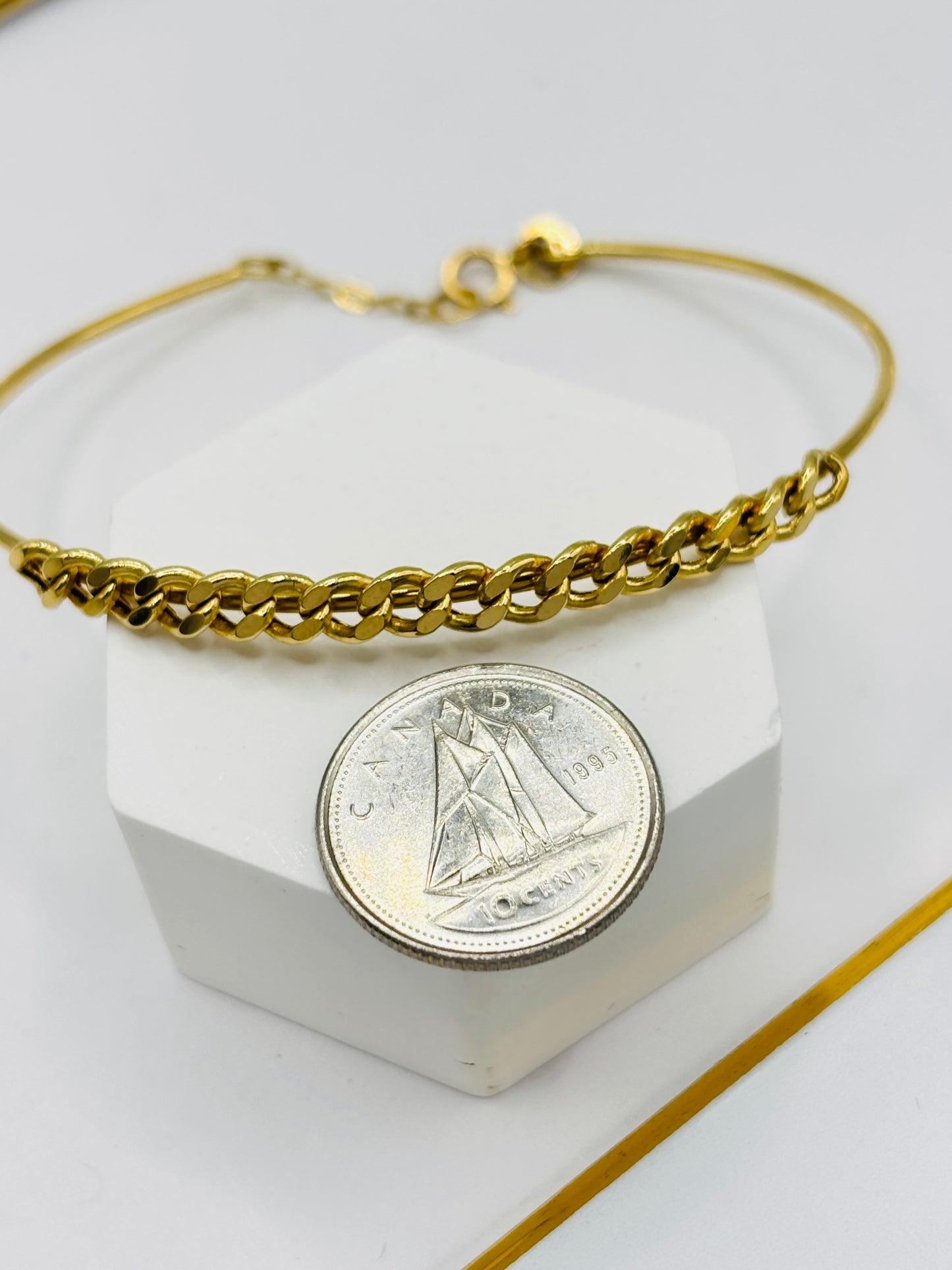 18K Gold Bangle