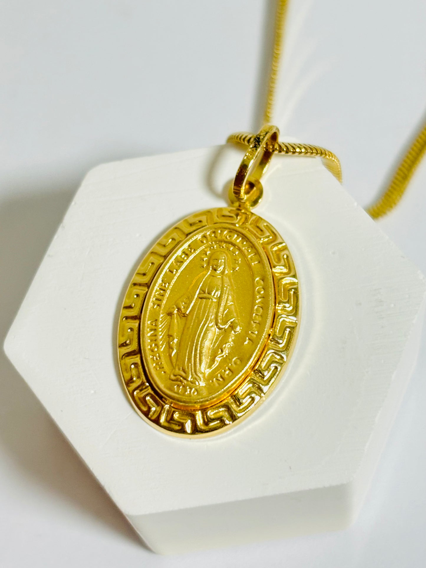 18K Gold Herringbone Chain with Mama Mary Pendant Set