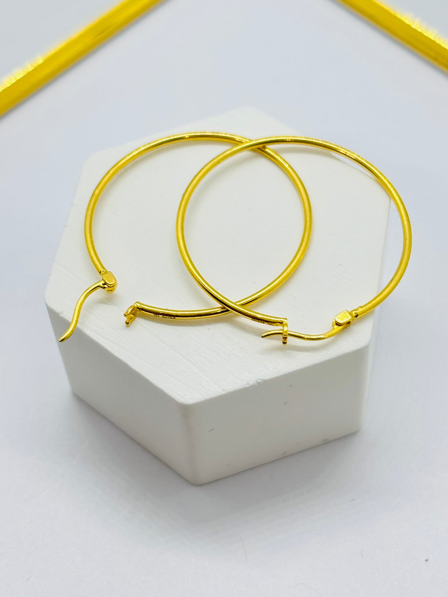 18K Gold Plain Loop Earrings