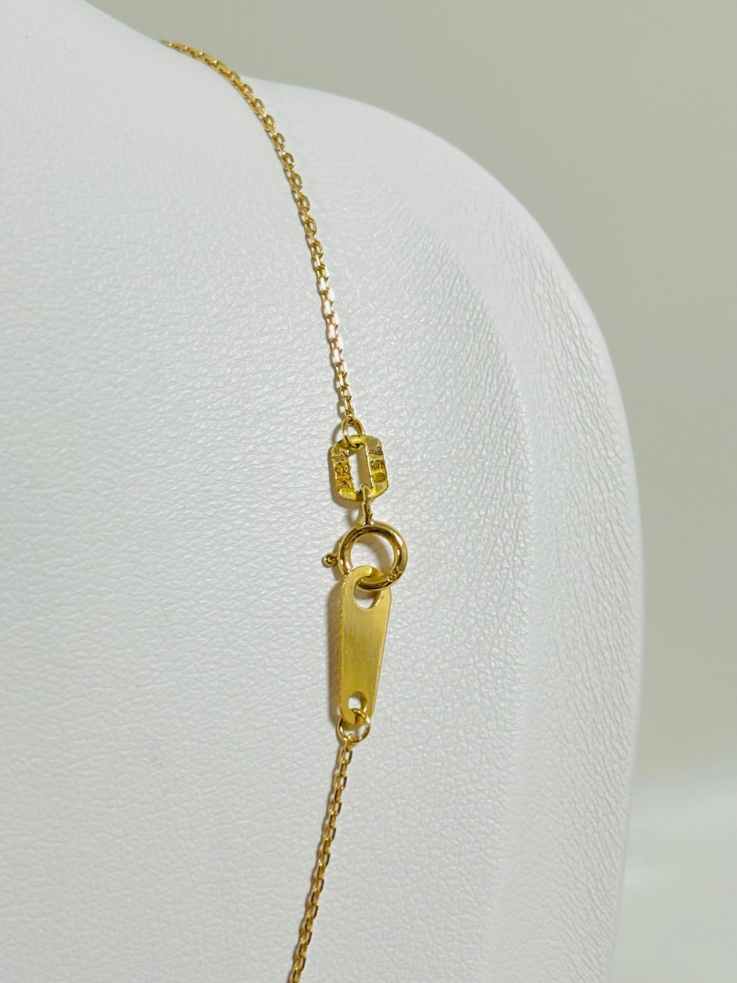 18K Gold Hardware Attached Pendant Necklace