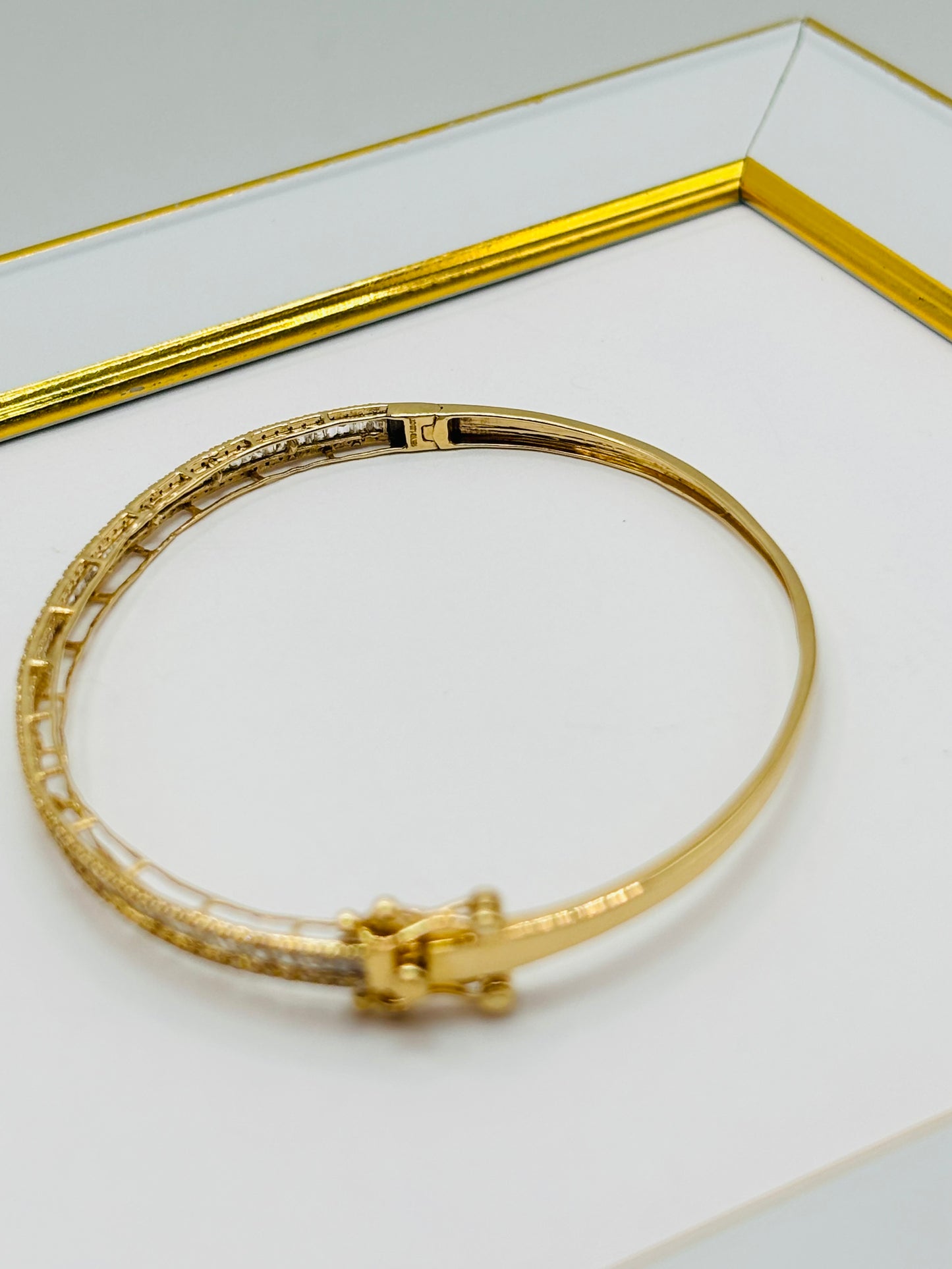 18K Gold Baguette Bangle Natural Diamond 1.00 carat