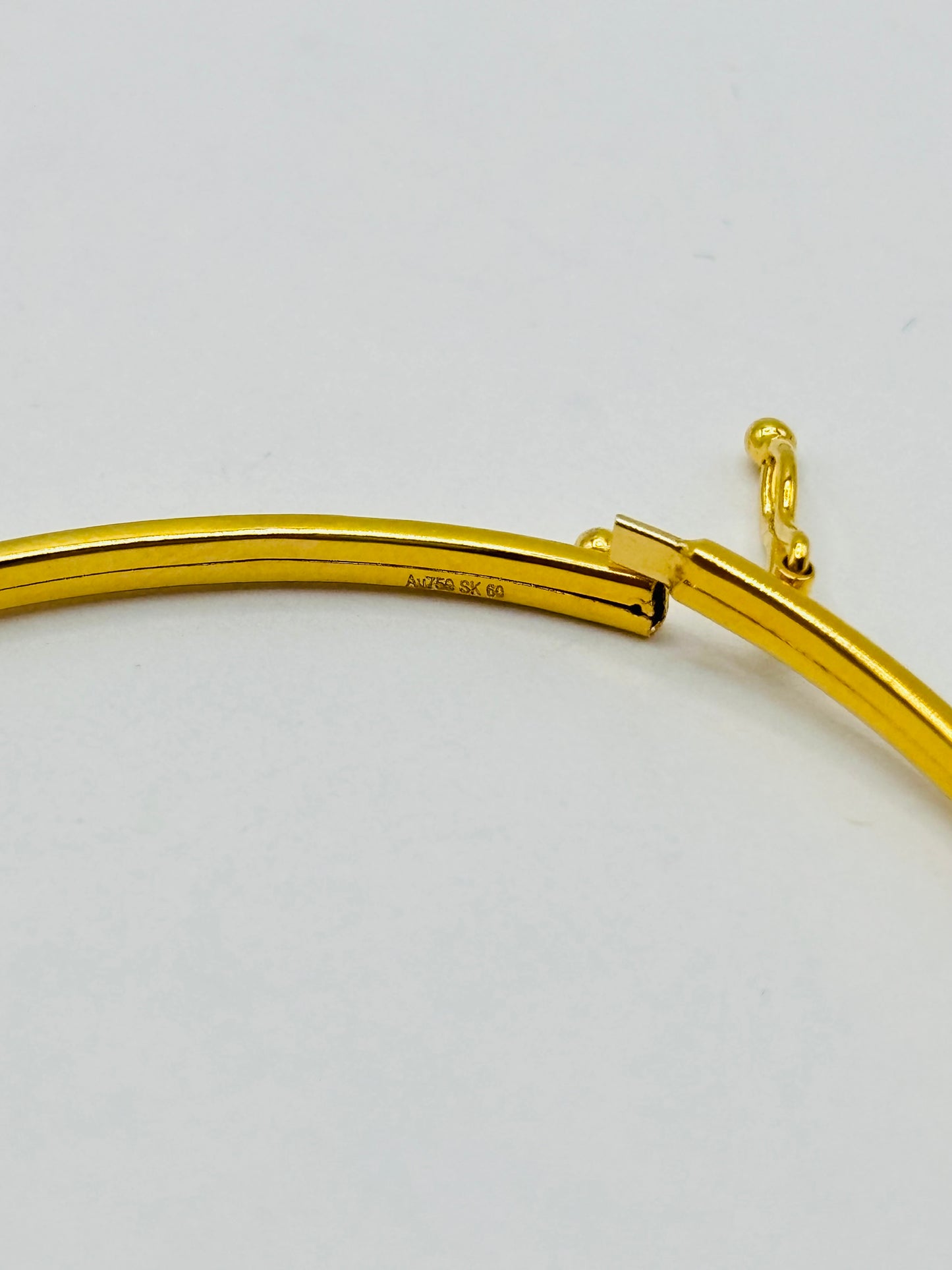 18K Gold F Slim Bangle