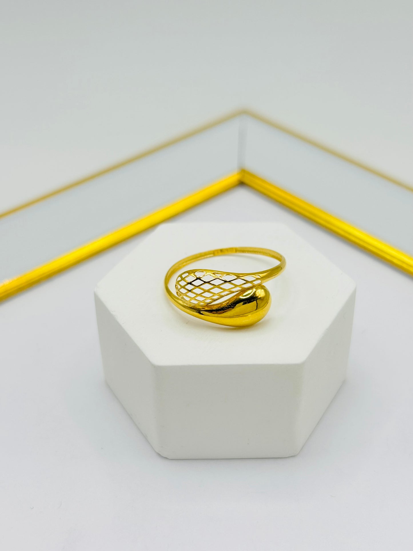 18K Gold Teardrop Ring