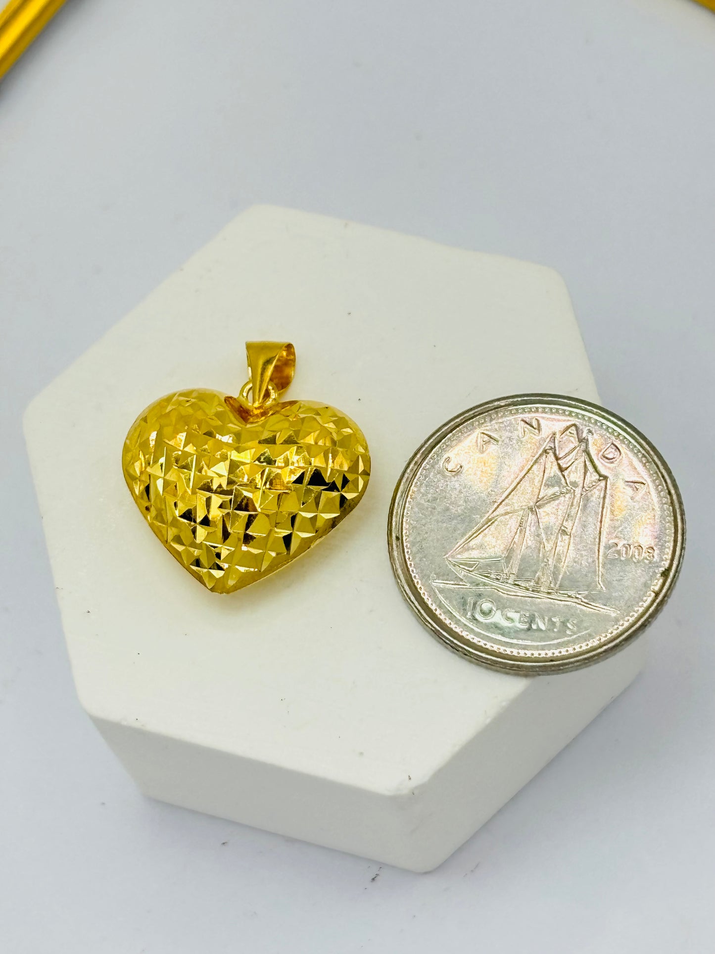 18K Gold Diamond Cut Heart Pendant
