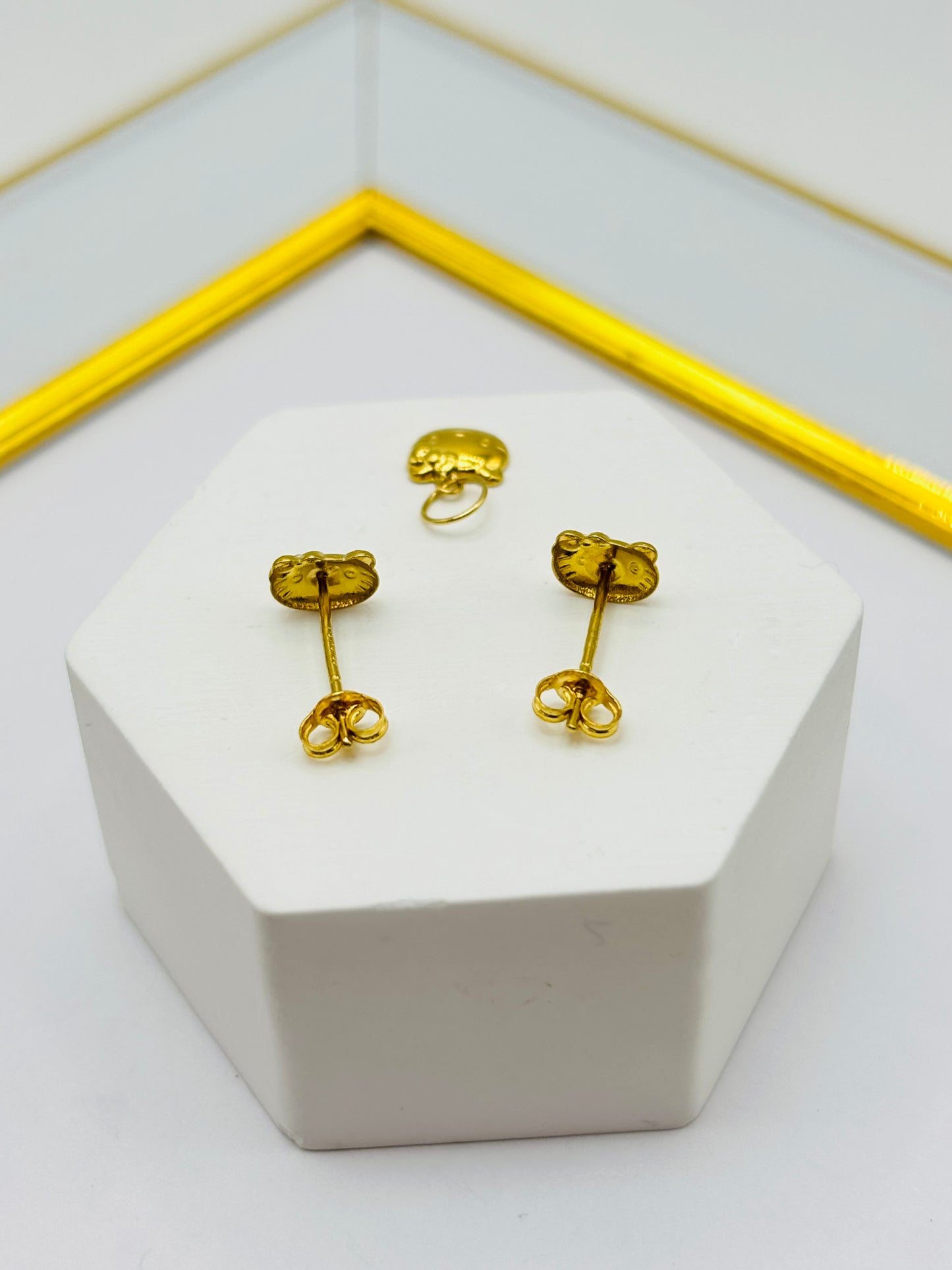 18K Gold HK Earrings and Pendant Set Kids