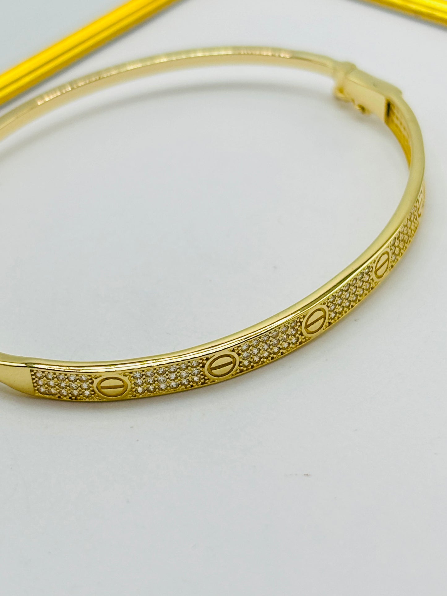 K18 Japan Gold Love Bangle with Stone Clip Type