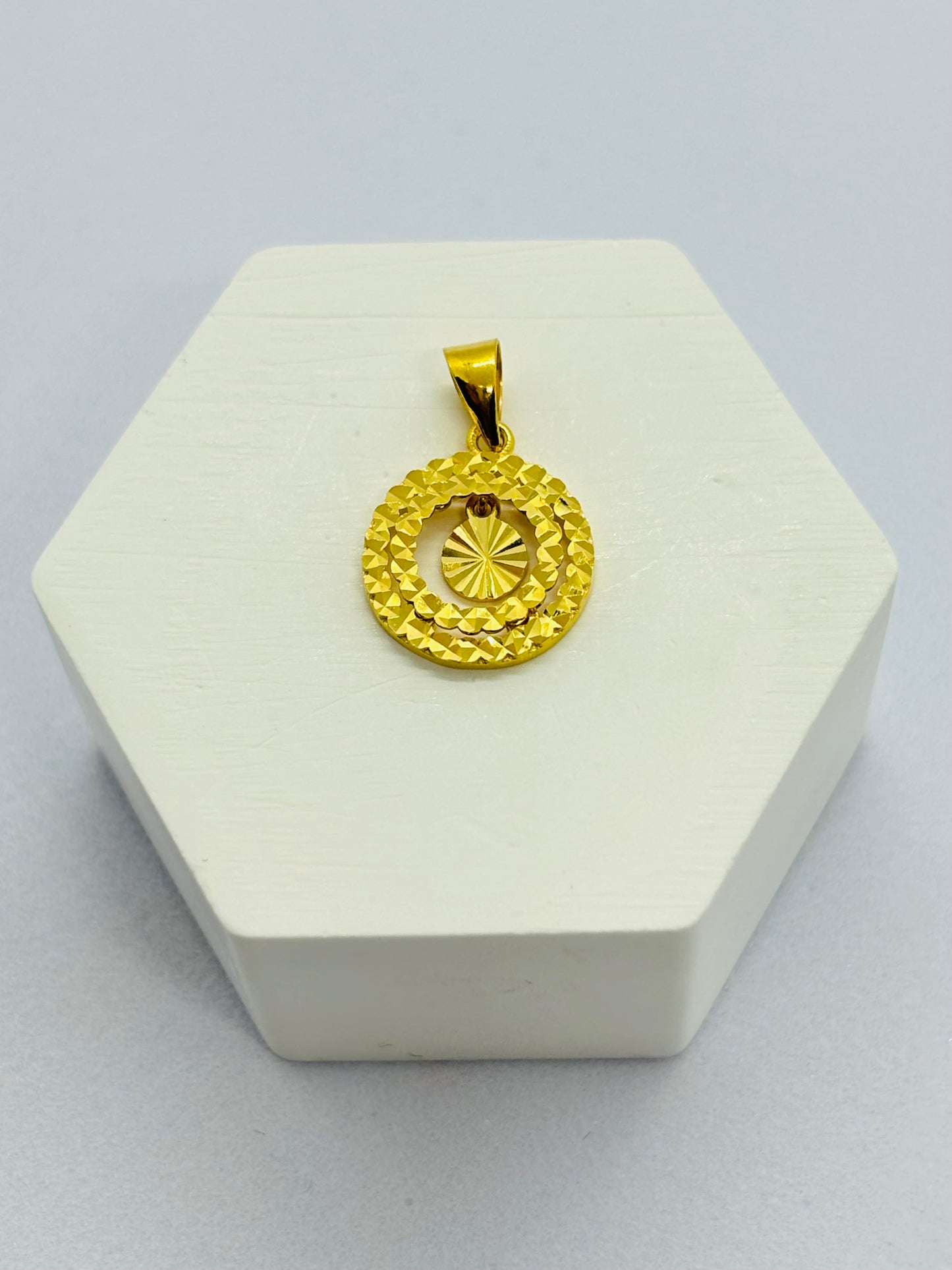 18k Gold Circle Pendant