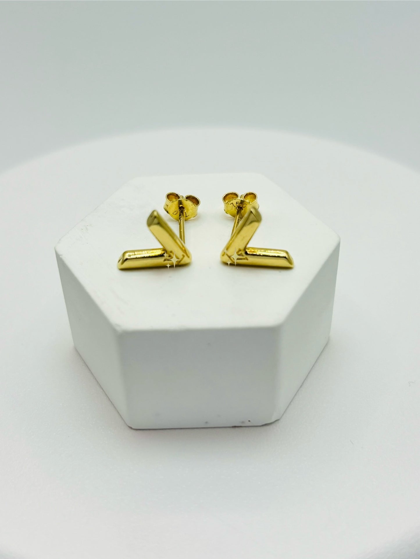 K18 Japan Gold V Earrings