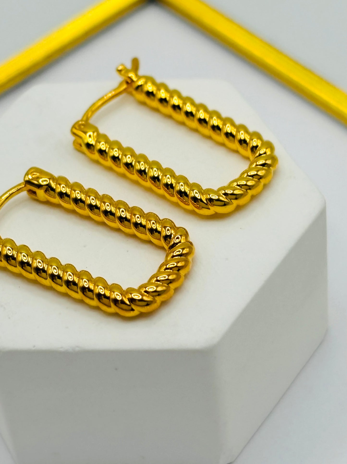 18K Gold Twisted Oval Loop Earrings (Electroform)