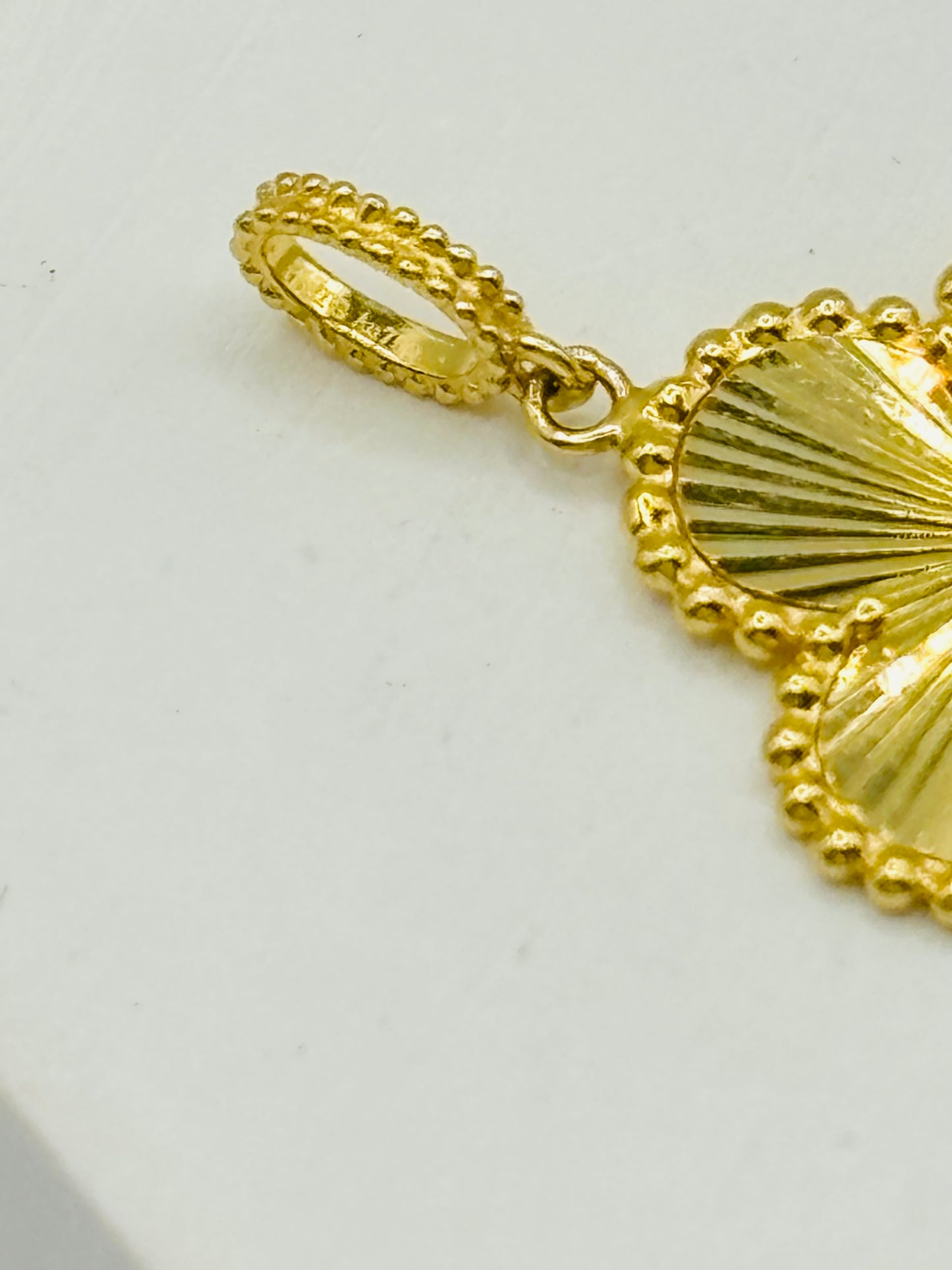 18K Gold Clover Pendant