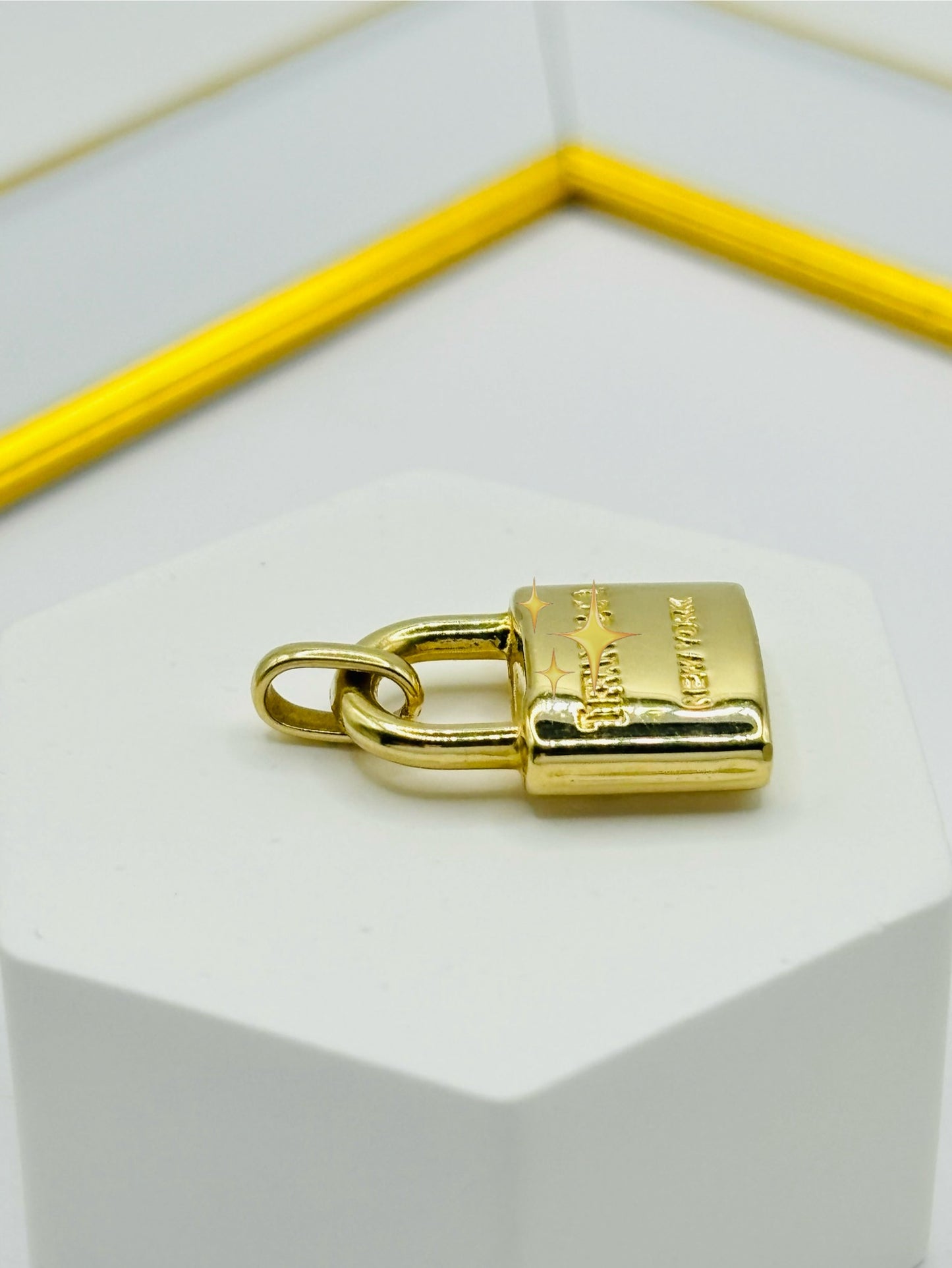 K18 Japan Gold Pad lock Pendant