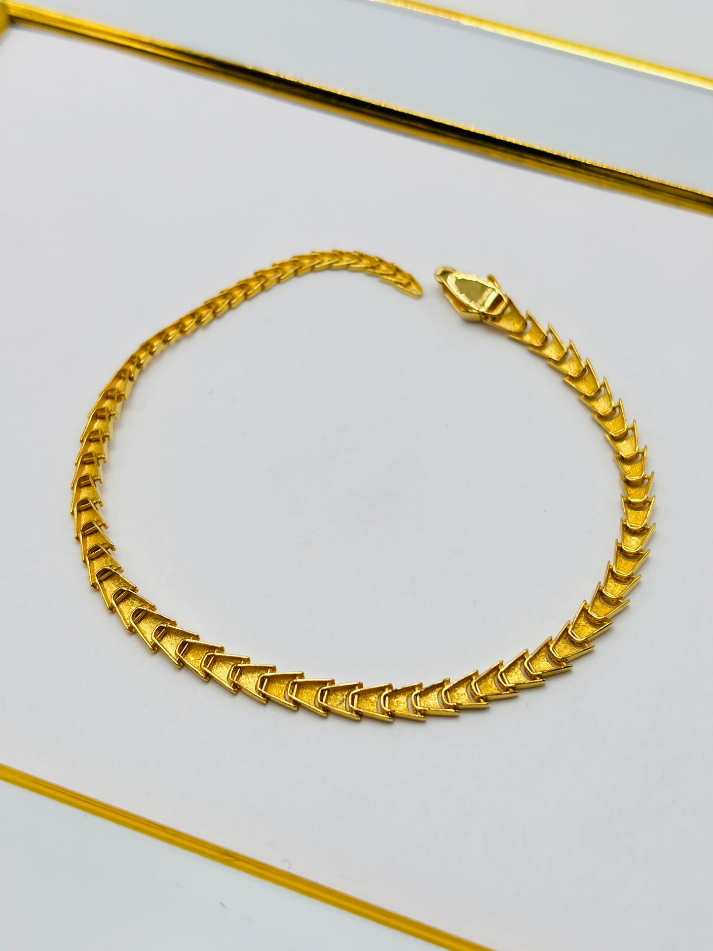 18K Gold Plain Serpentine Bracelet