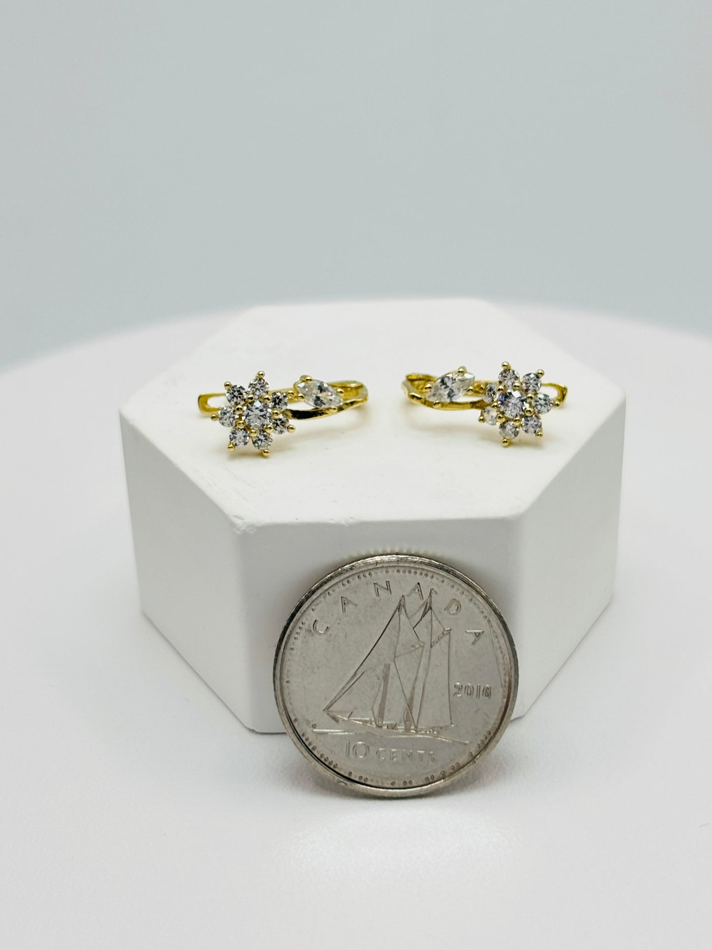 K18 Japan Gold Clip Flower Earrings
