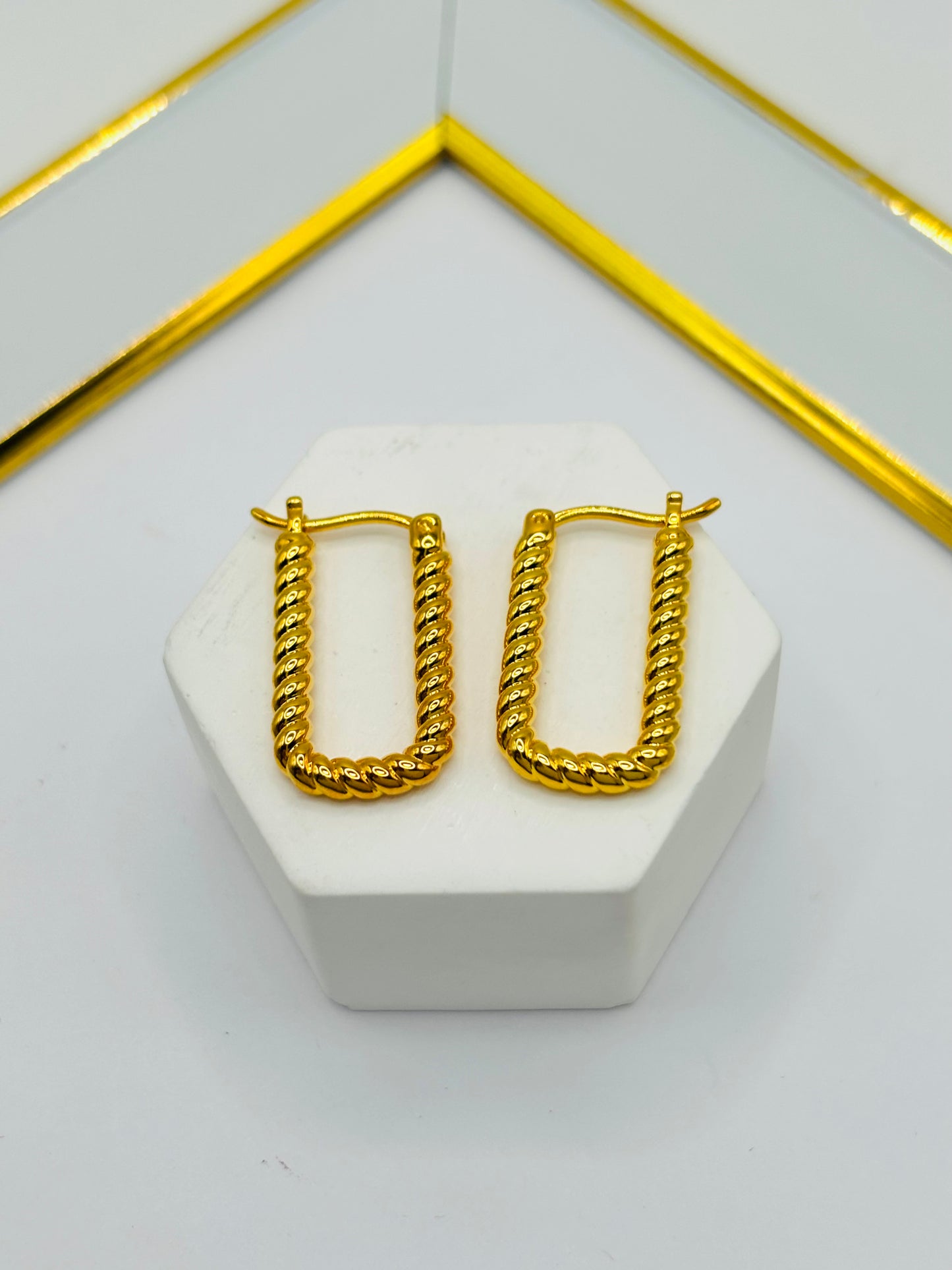 18K Gold Twisted Oval Loop Earrings (Electroform)