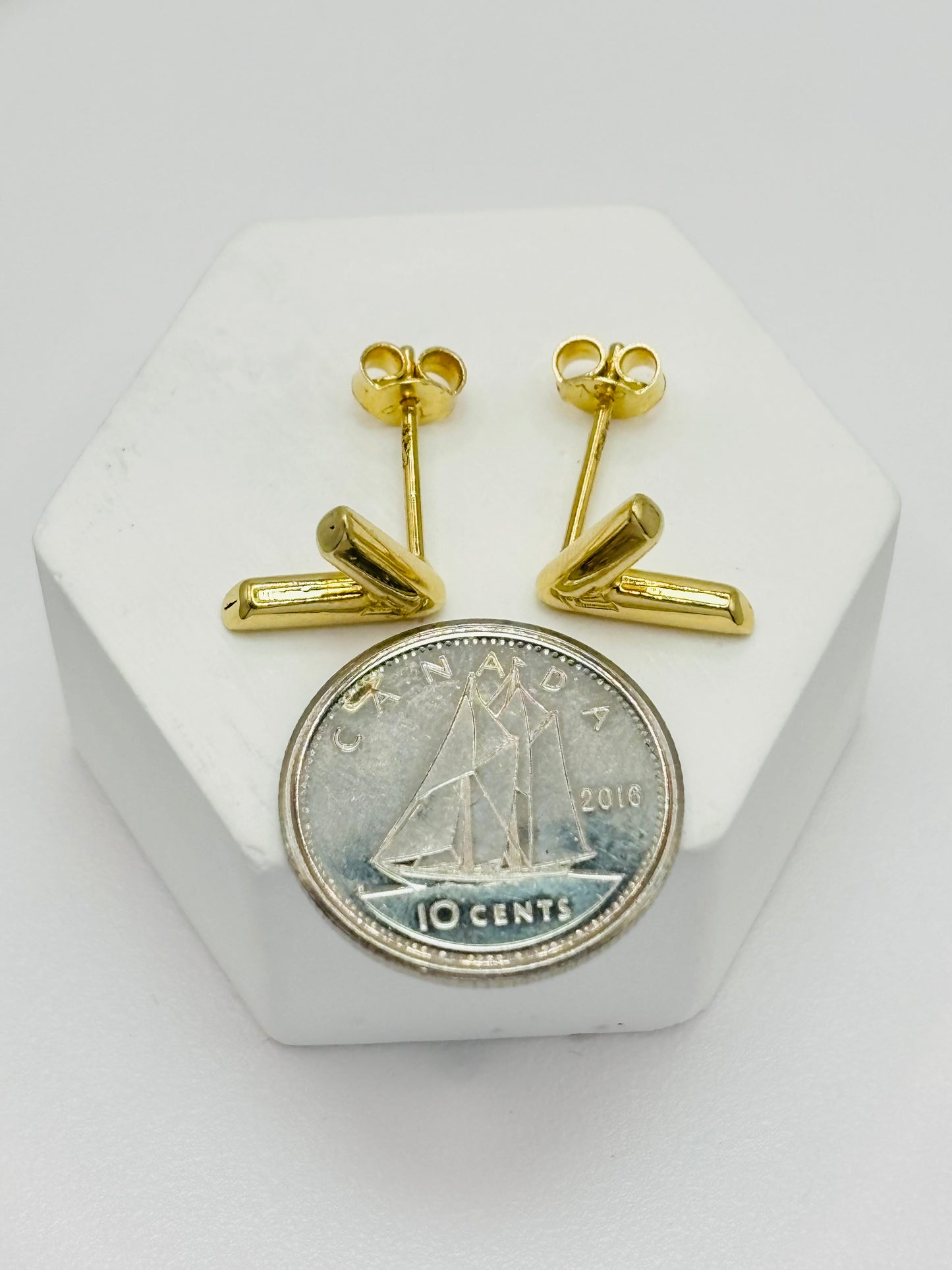 K18 Japan Gold V Earrings
