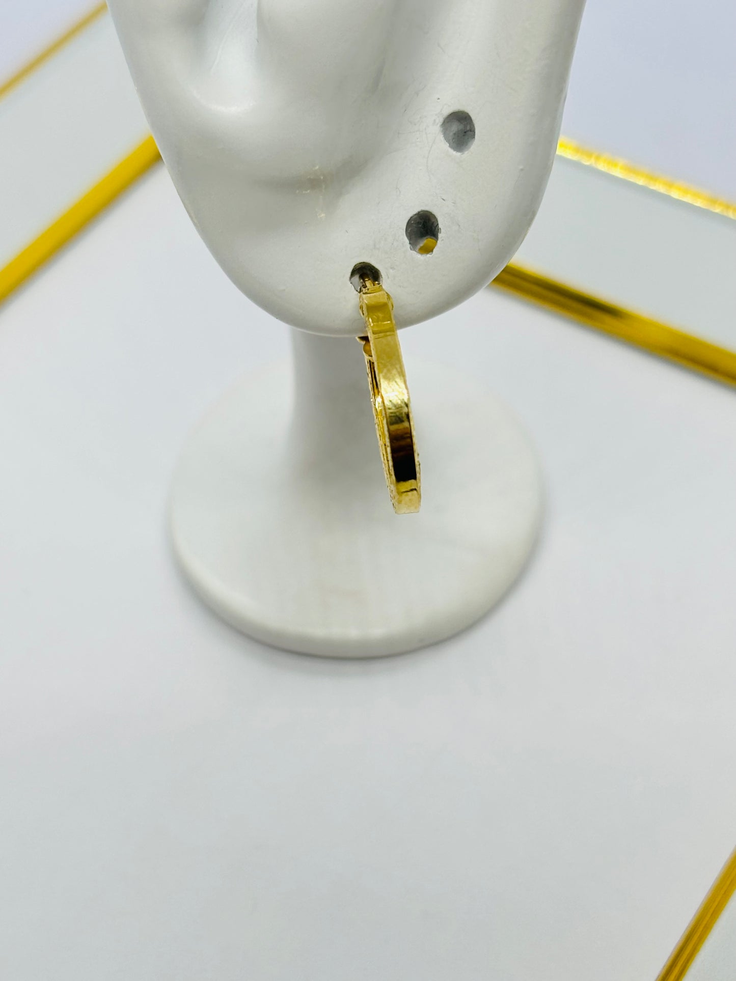 18K Gold Oval Loop Earrings