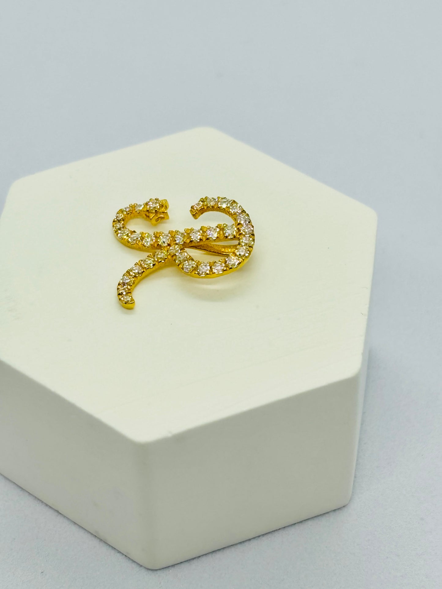 18K Gold Initial Moissanite Diamond Letter R Pendant