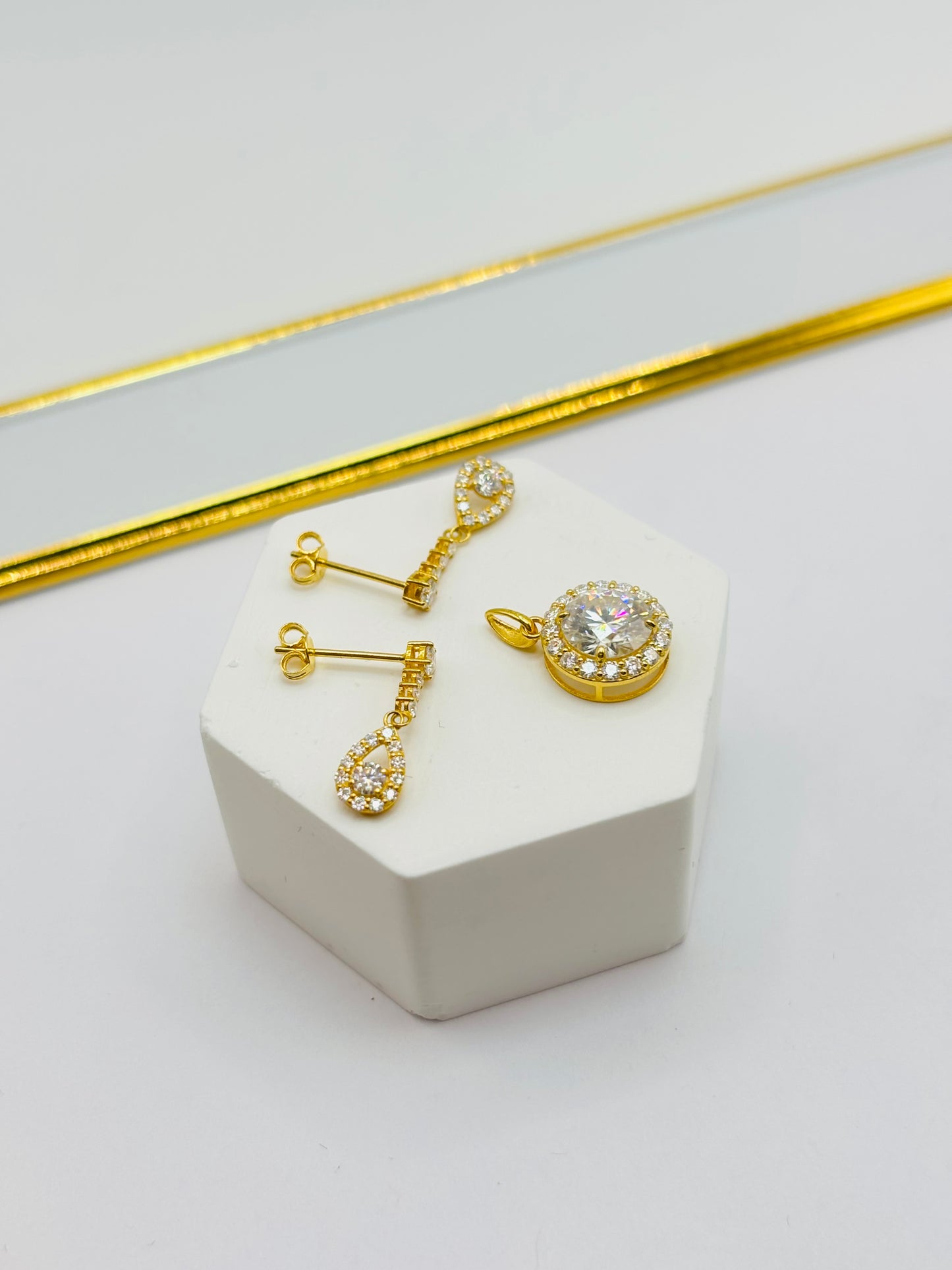 18K Gold Dangling Earrings and Pendant Moissanite Diamond Set