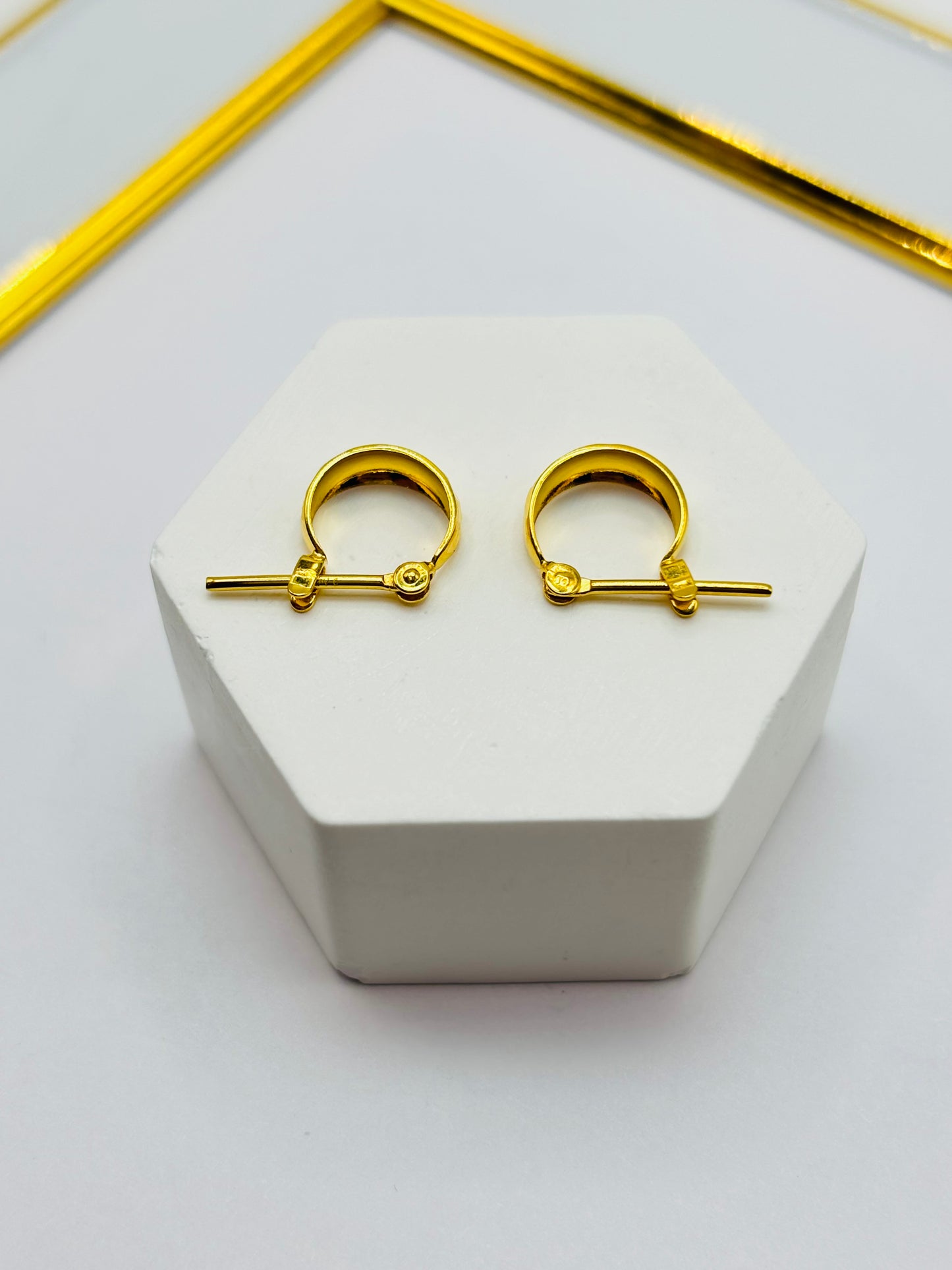 18K Gold Huggies Loop Earrings