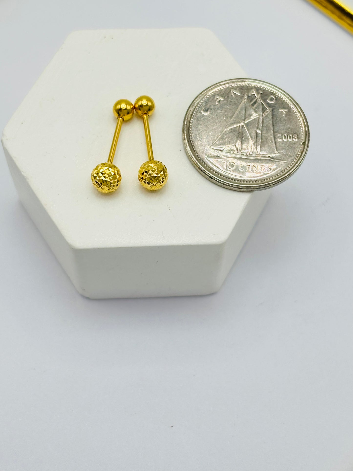 18K Gold Ball Diamond Cust Screw Earrings