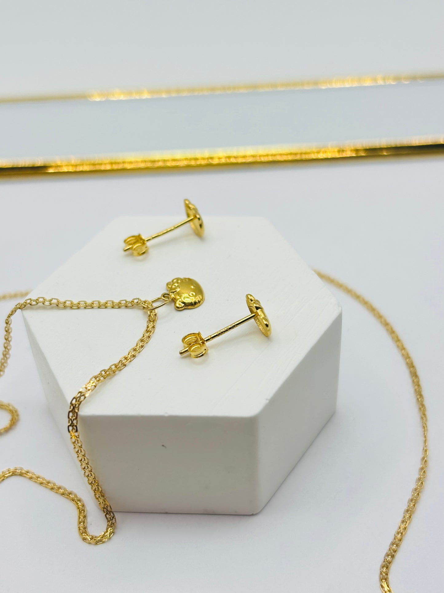 18K Gold Carpet Chain with HK Pendant and Earrings Kids Set