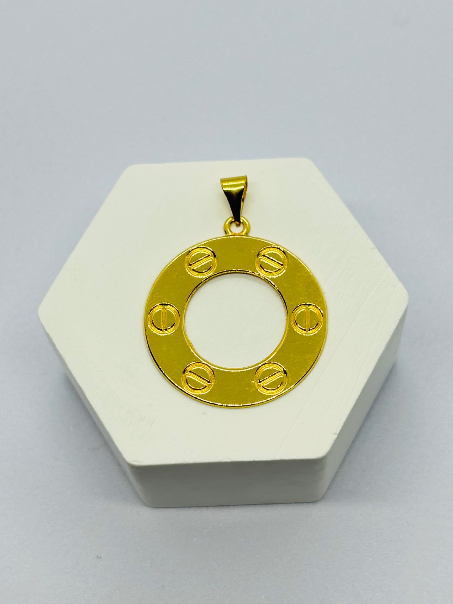 18k Gold Circle Pendant