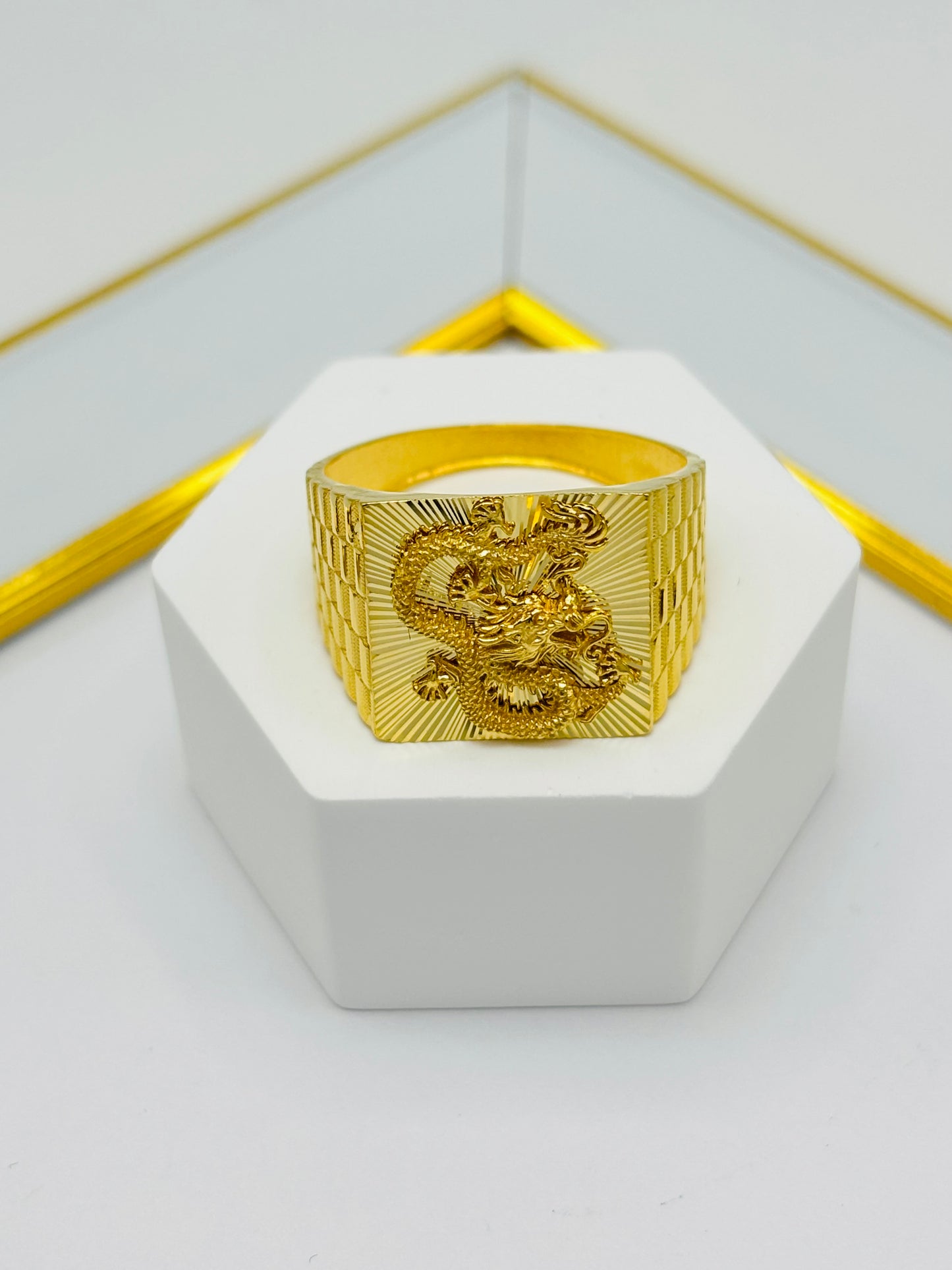 18K Gold Men's Ring with Dragon