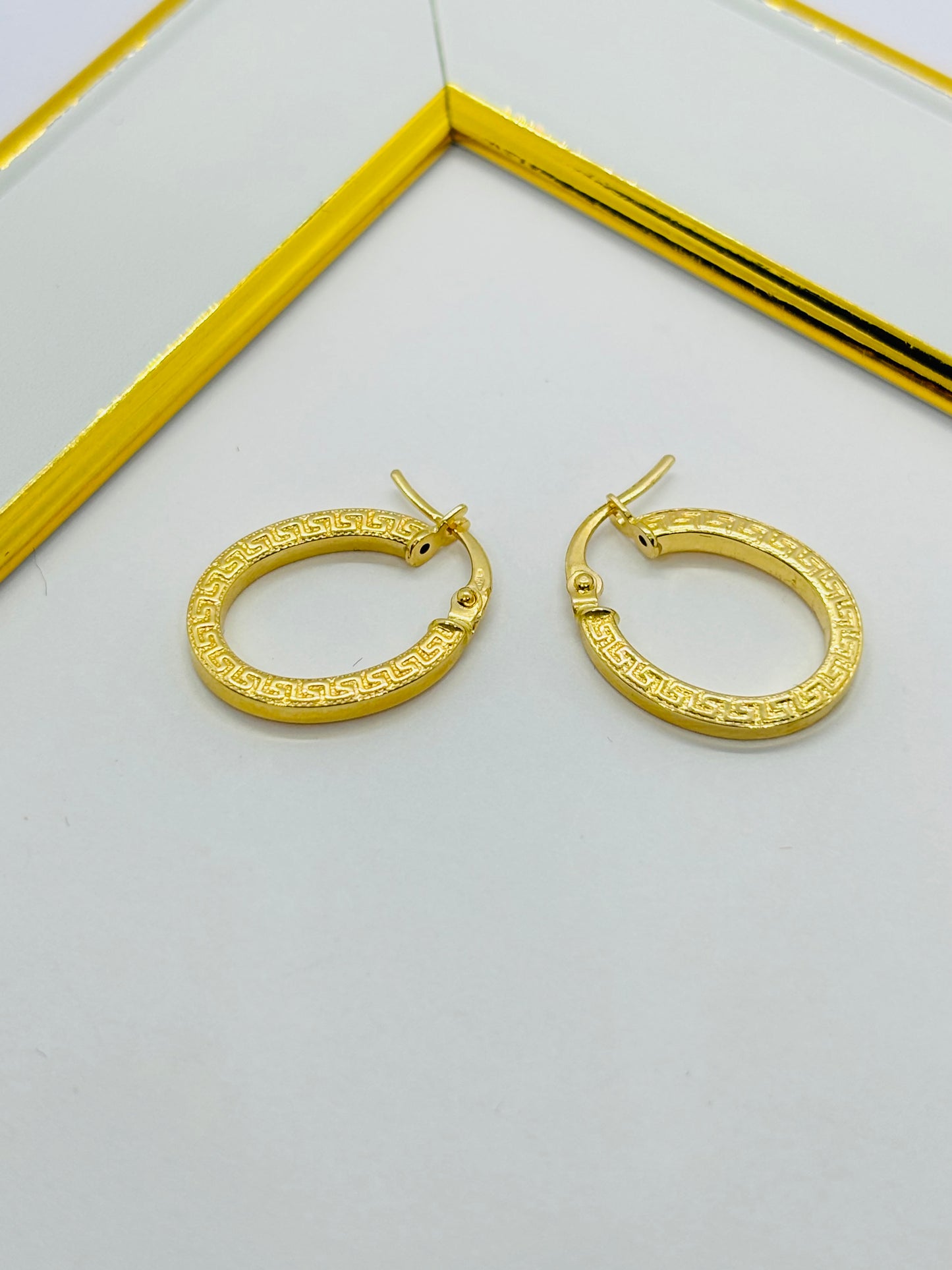18K Gold Oval Loop Earrings