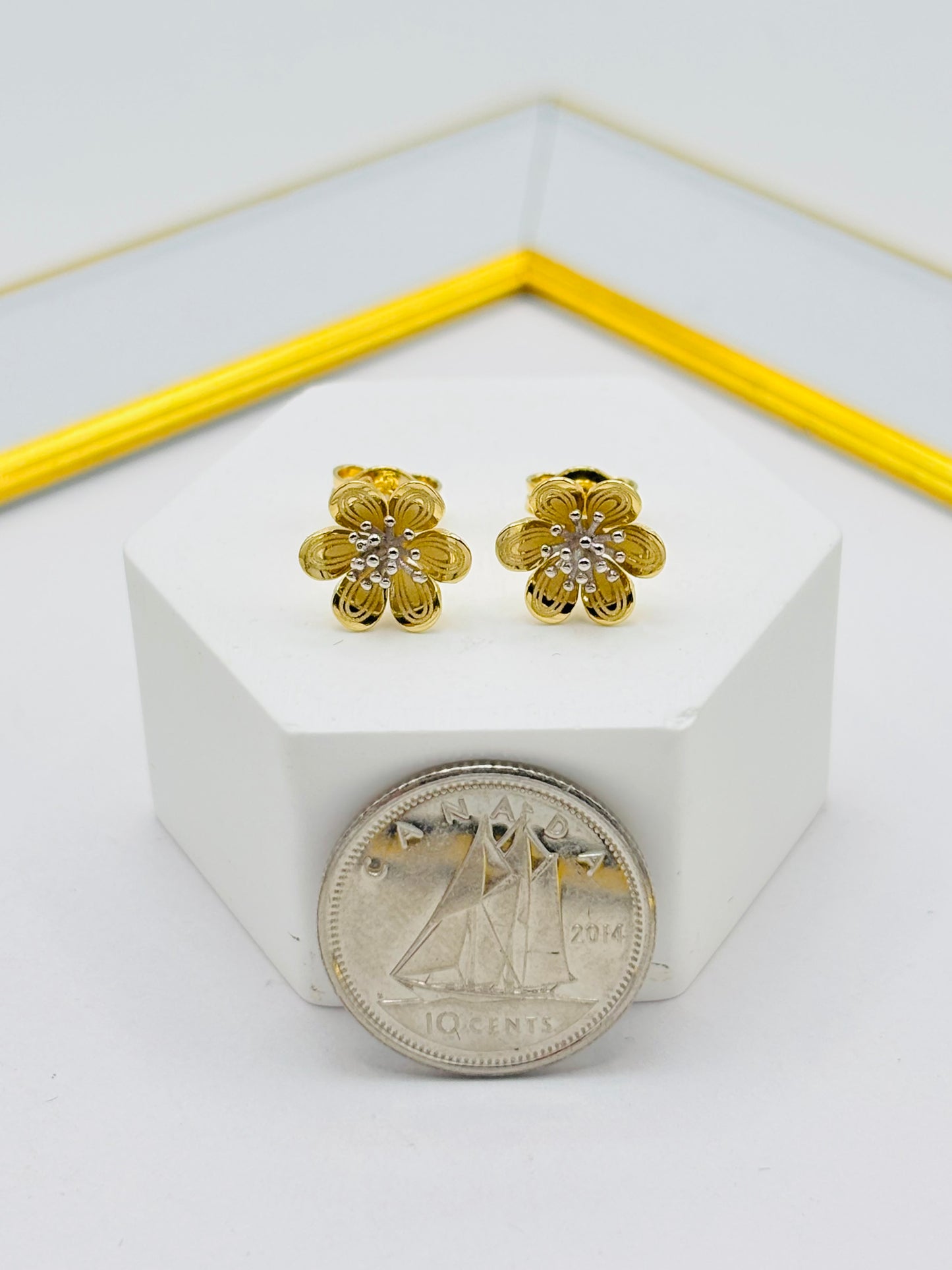 18K Gold Flower Earrings