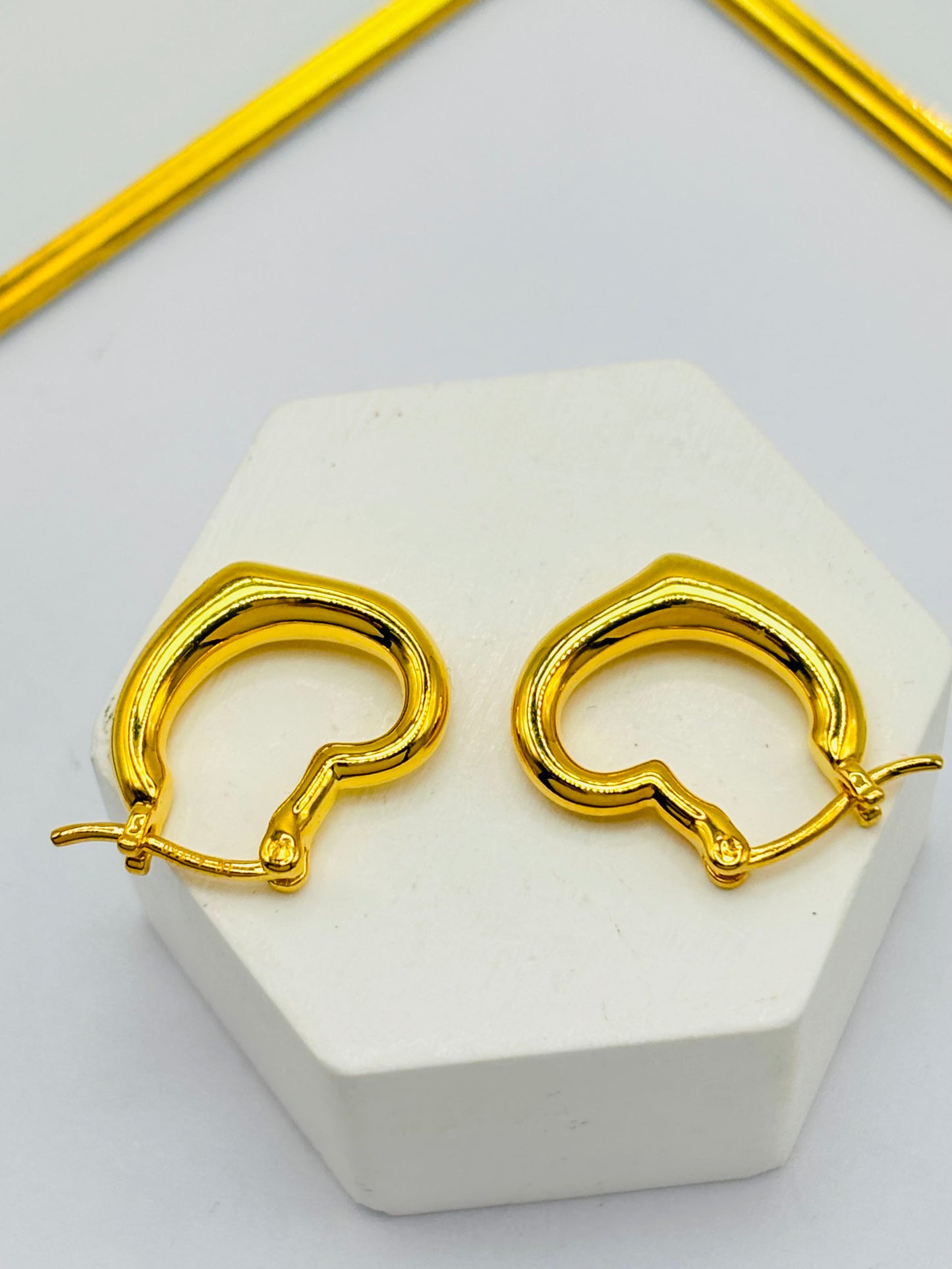18K Gold Heart Loop Earrings (Electroform)