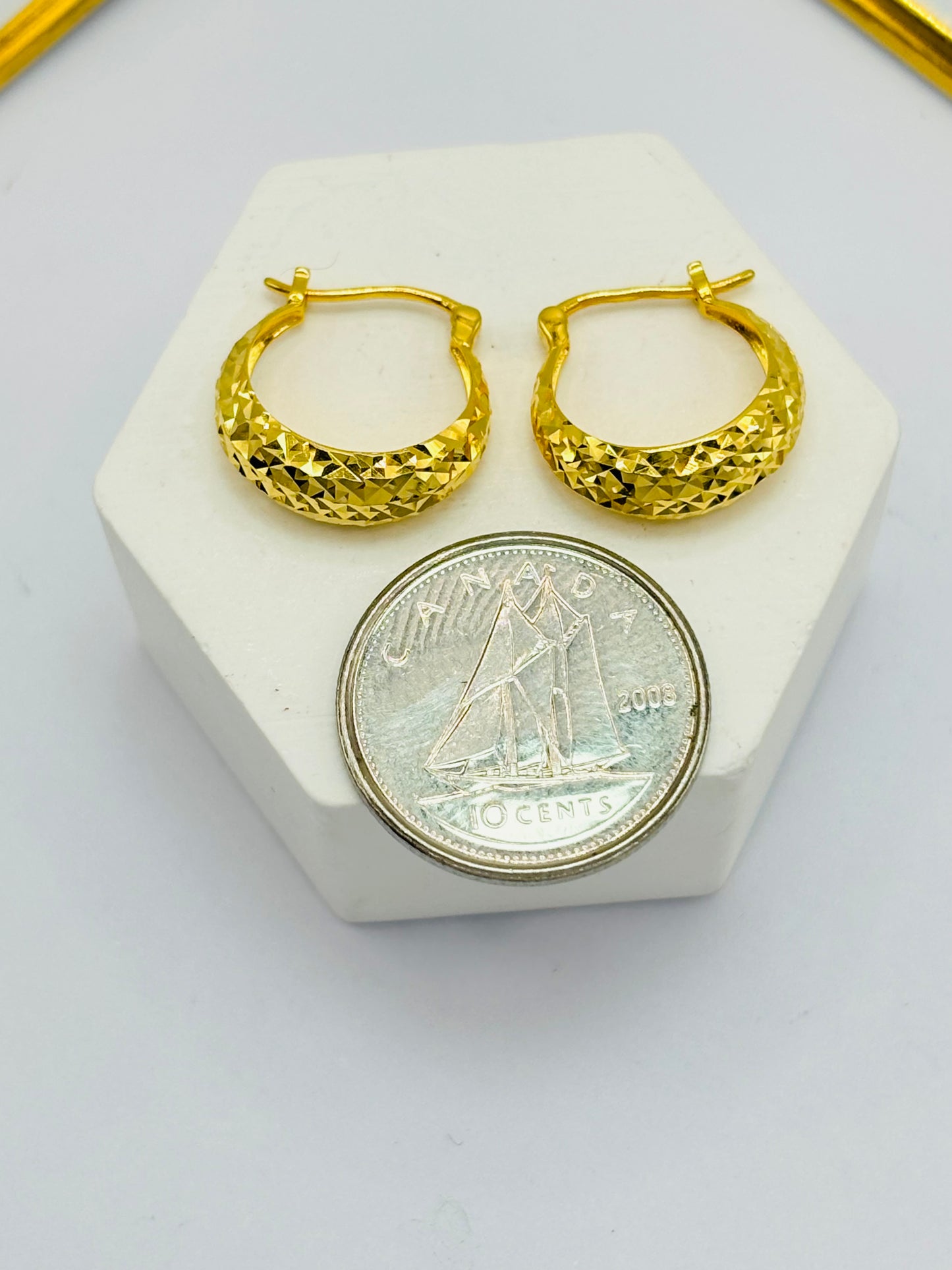 18K Gold Diamond Cut Loop Earrings