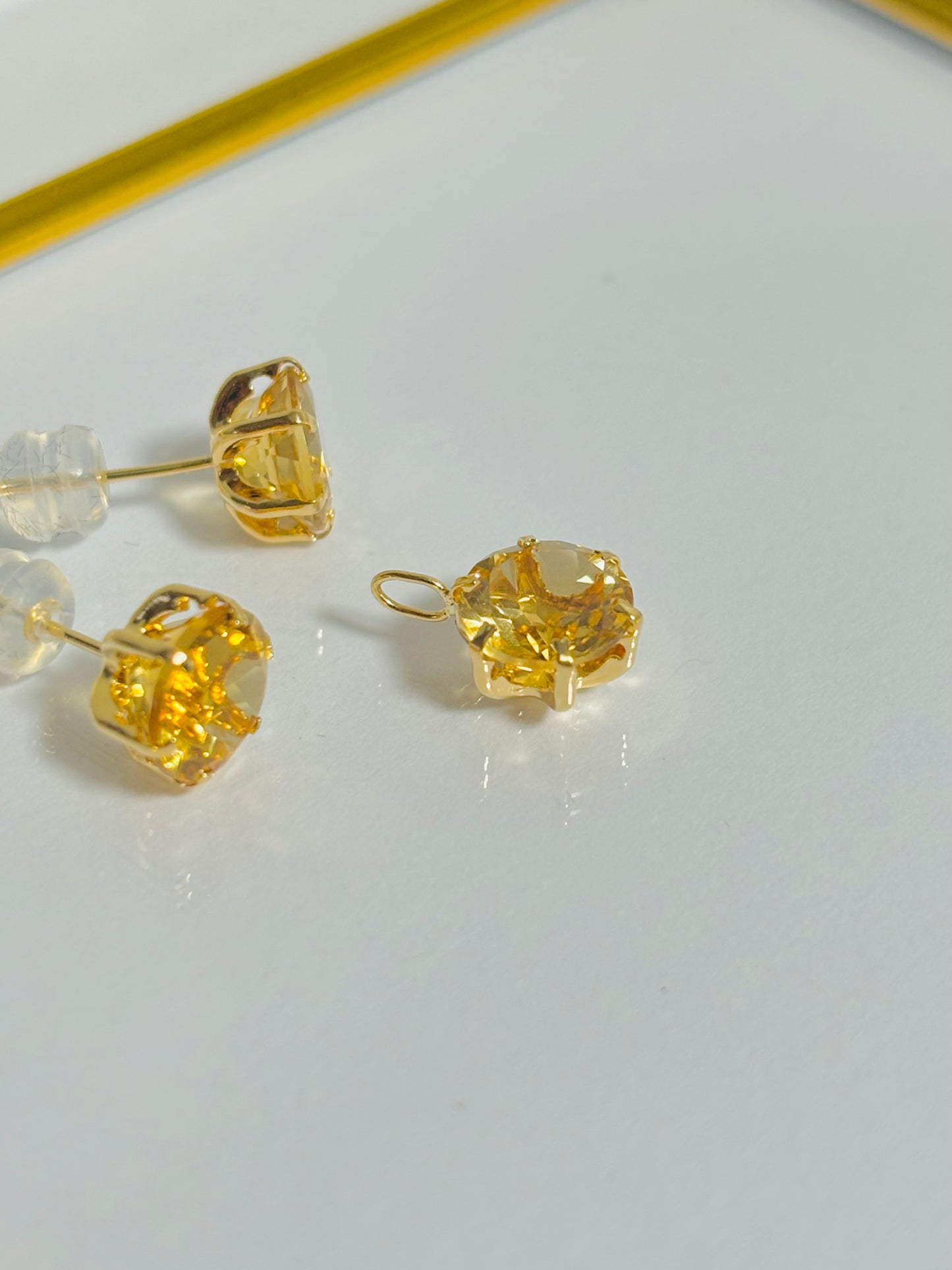 K18 Japan Gold Natural Citrine Earrings and Pendant Set