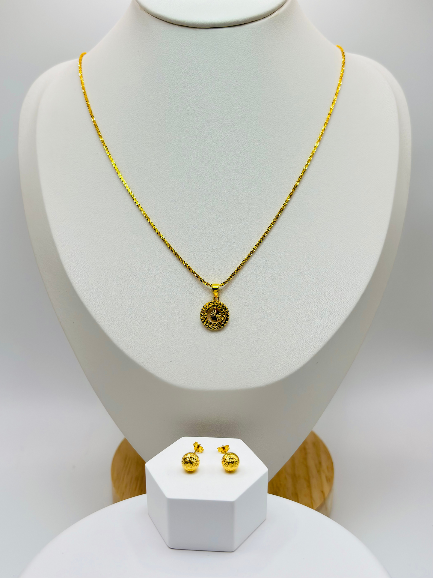 18K Gold Diamond Cut Earrings and Necklace Set