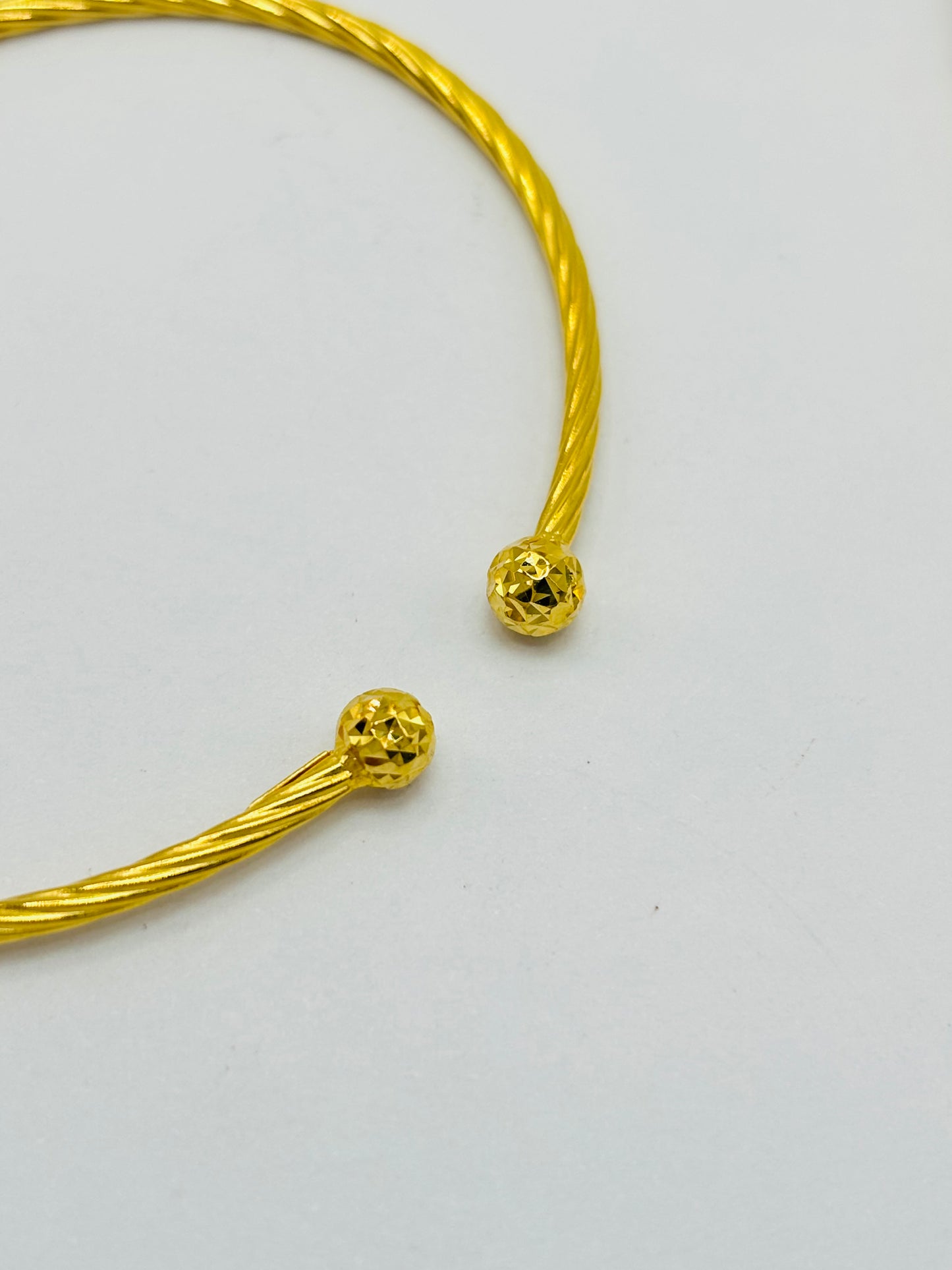 18K Gold Twisted Ball Bangle