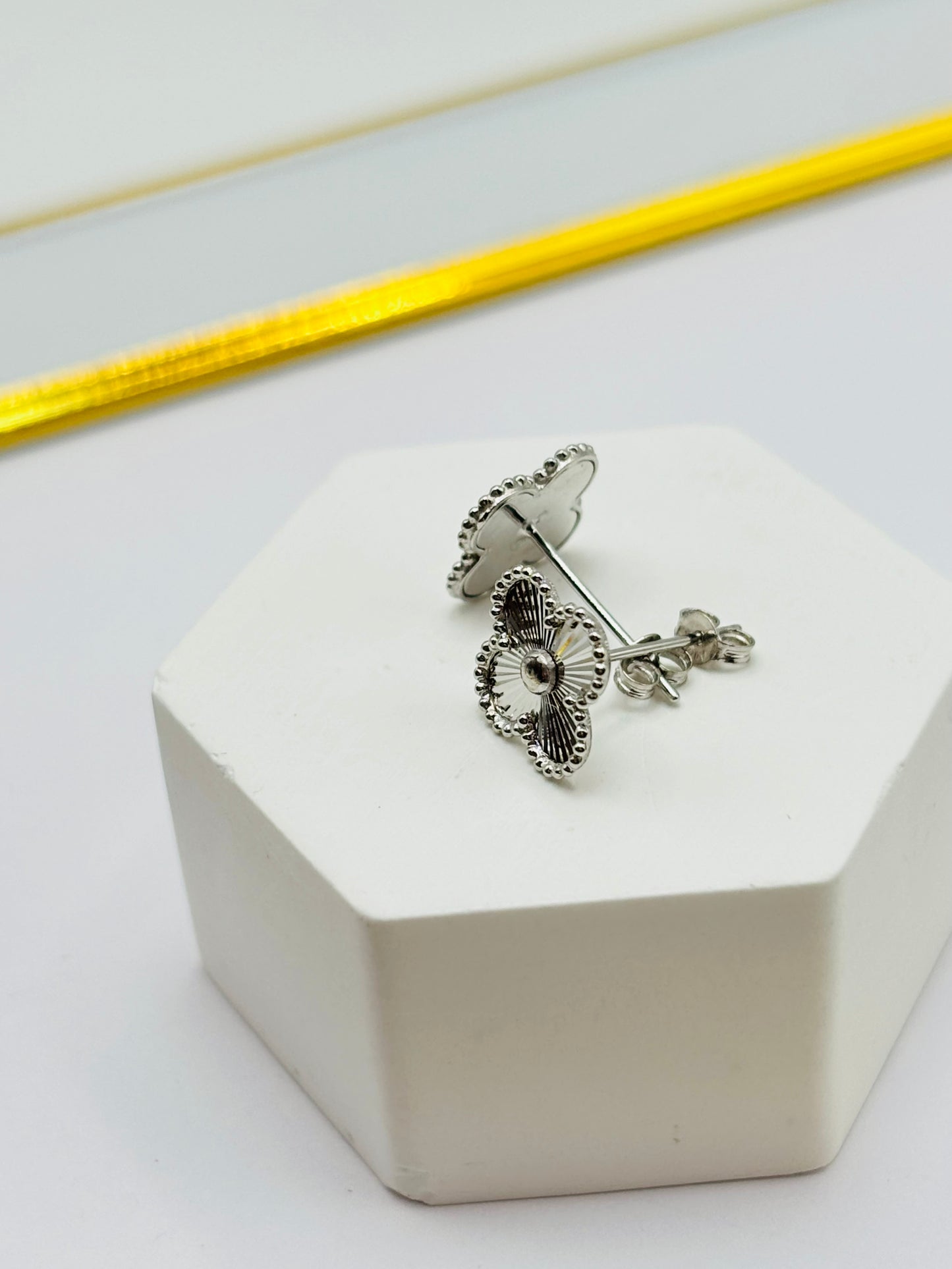 18K White Gold Clover Earrings