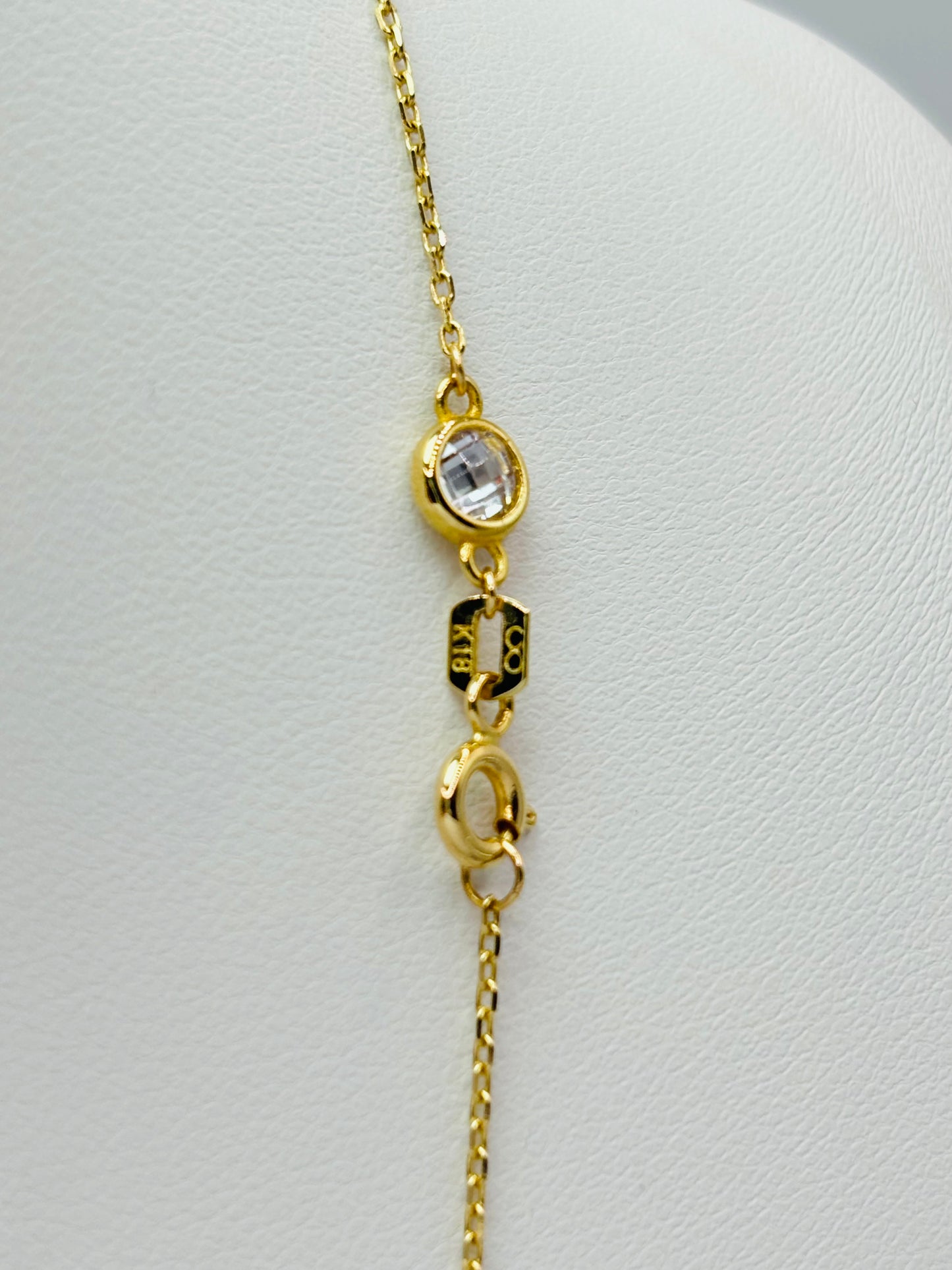 K18 Japan Gold V Necklace