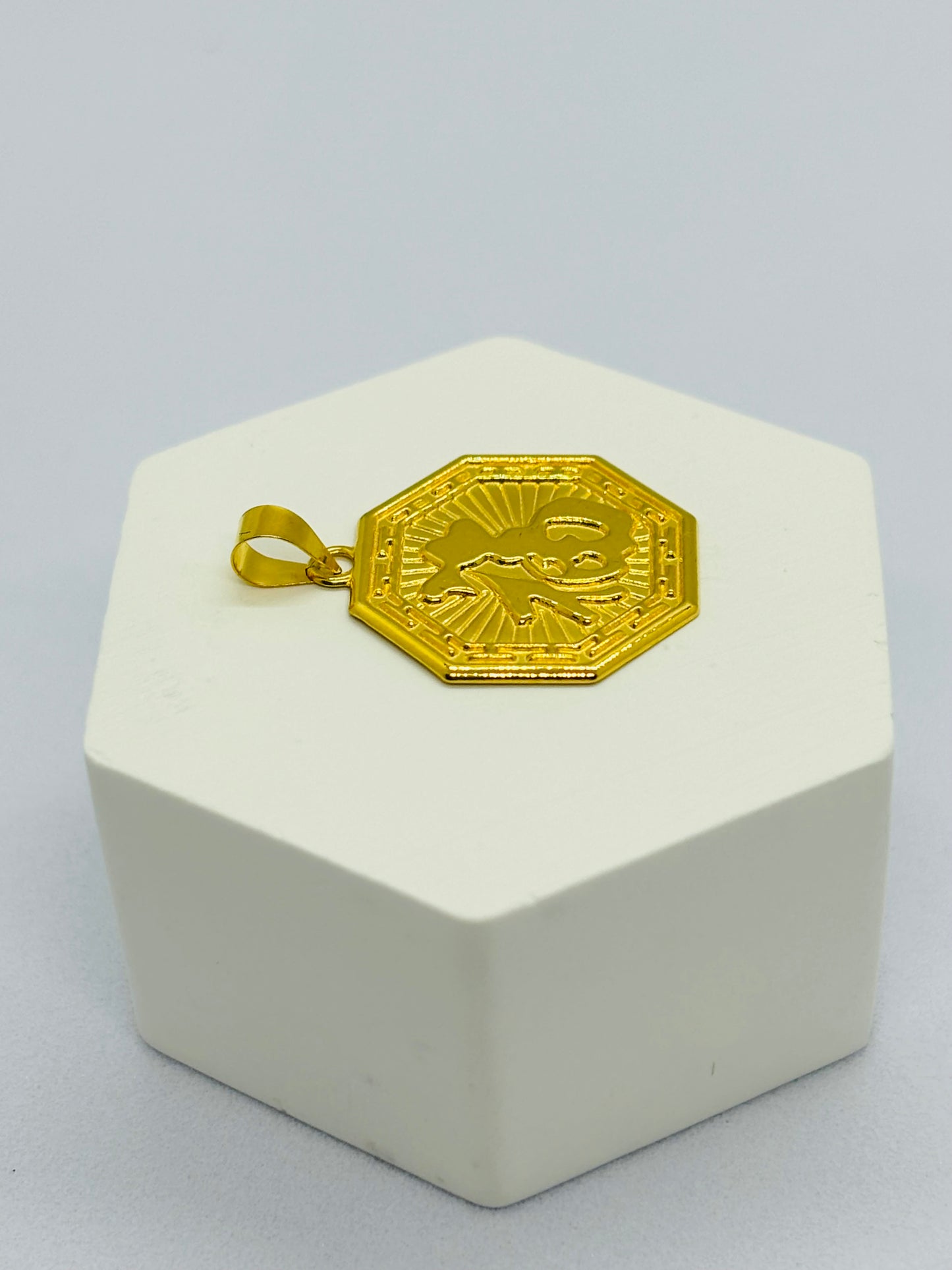 18K Gold Chinese Character Pendant “Good Luck”
