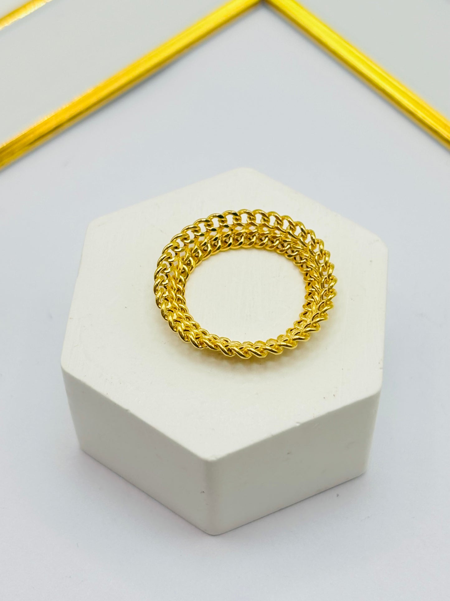 18K Gold Heartbiz Style Ring