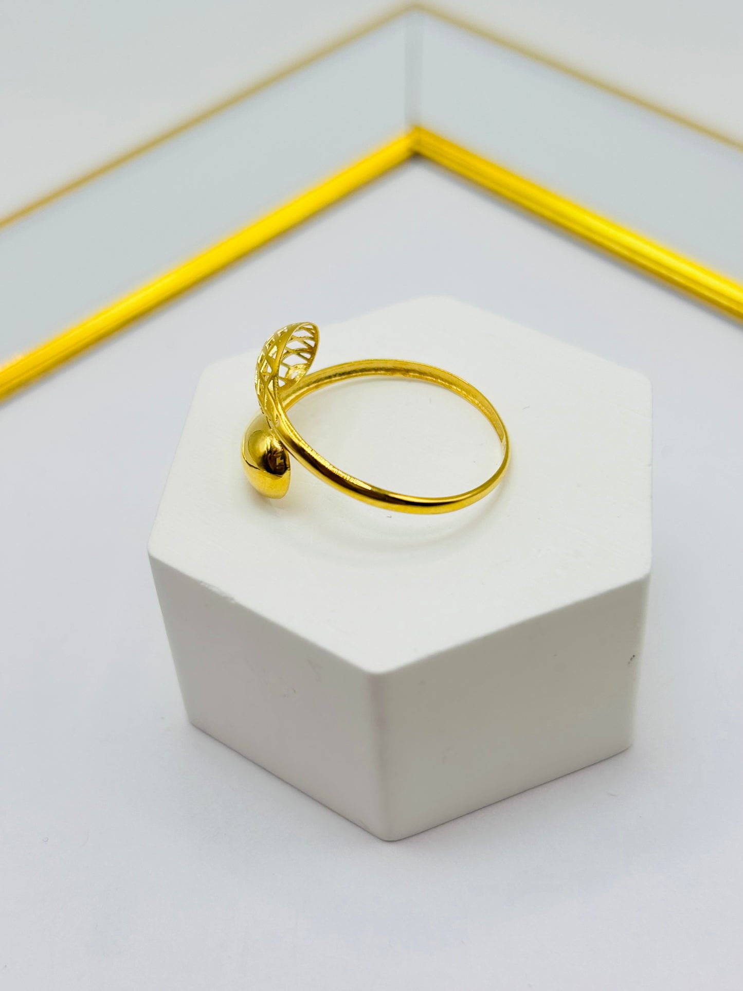 18K Gold Teardrop Ring