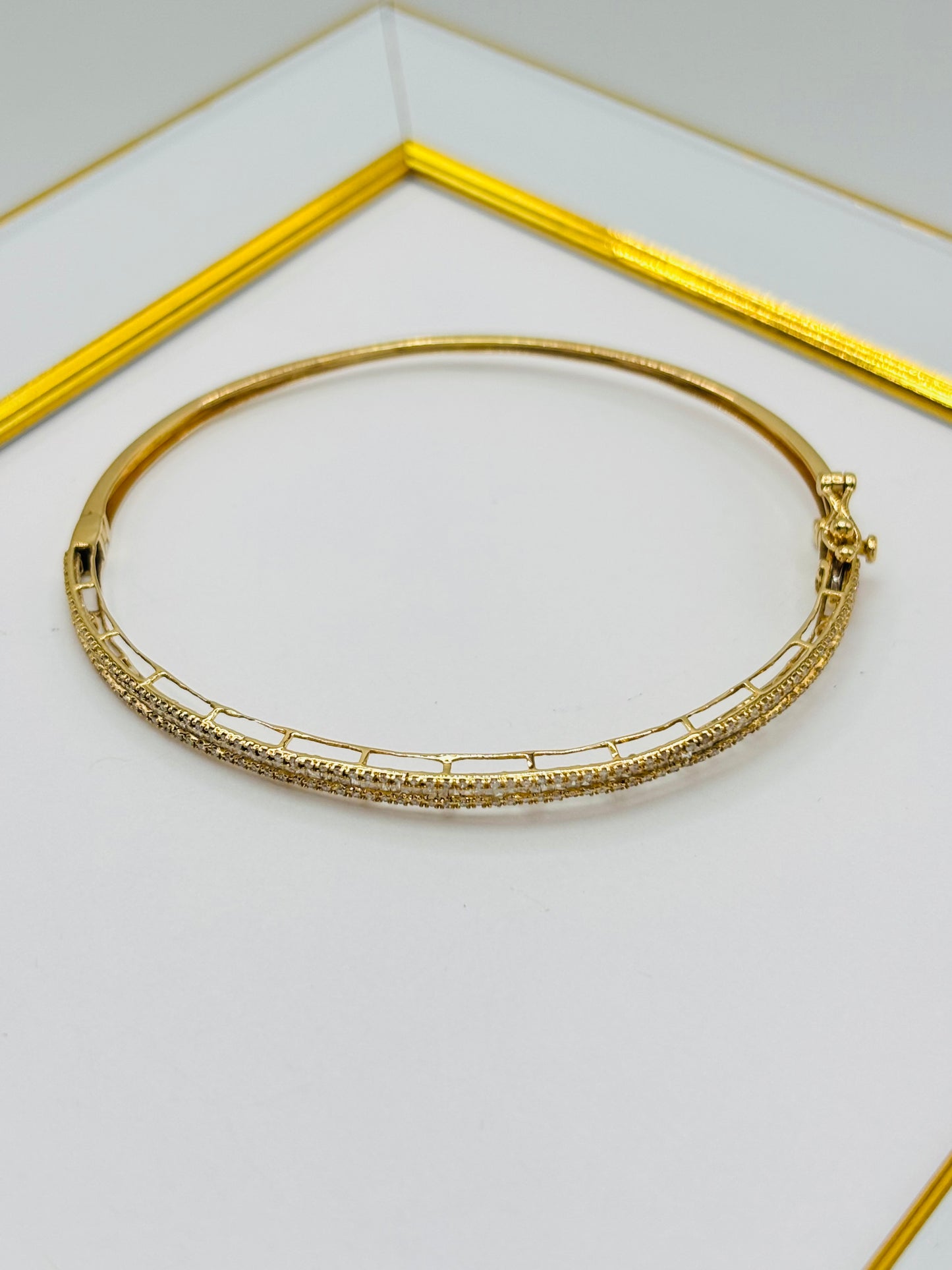 18K Gold Baguette Bangle Natural Diamond 1.00 carat