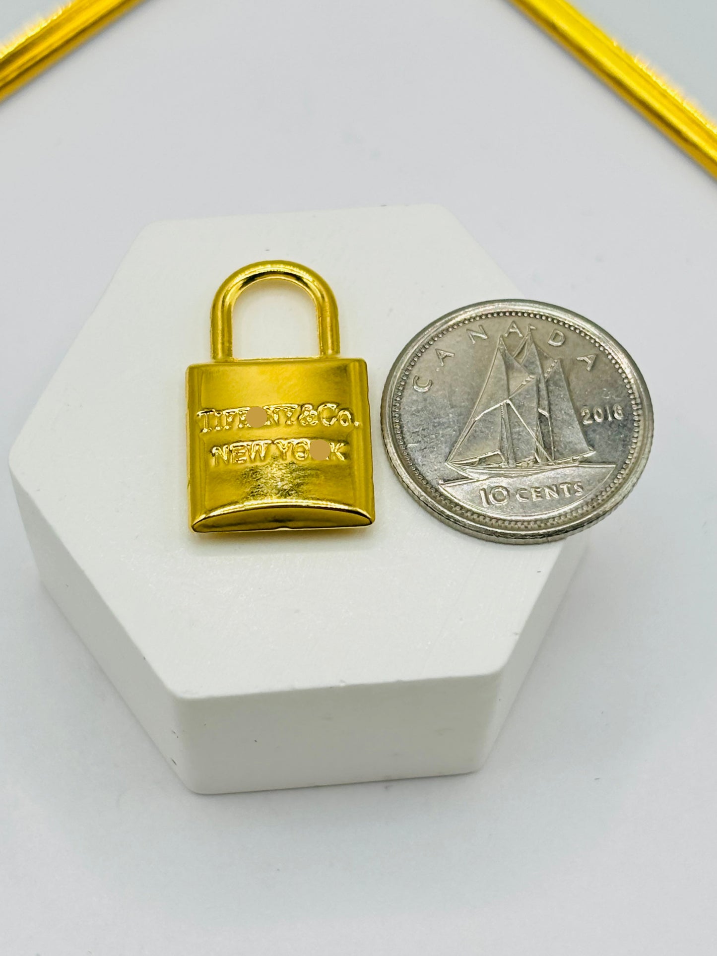 18K Gold Padlock Pendant