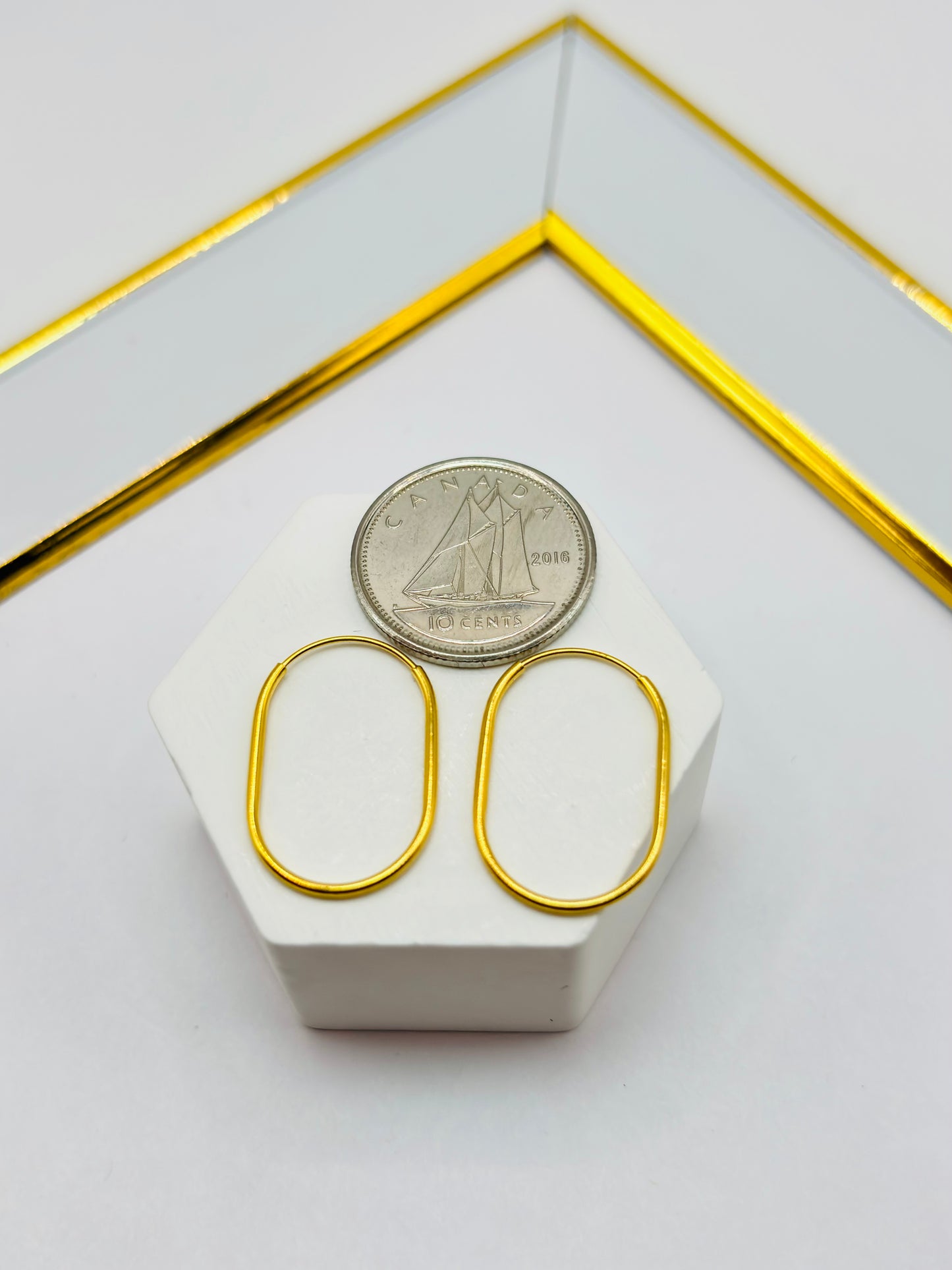 18K Gold Oval Loop Earrings