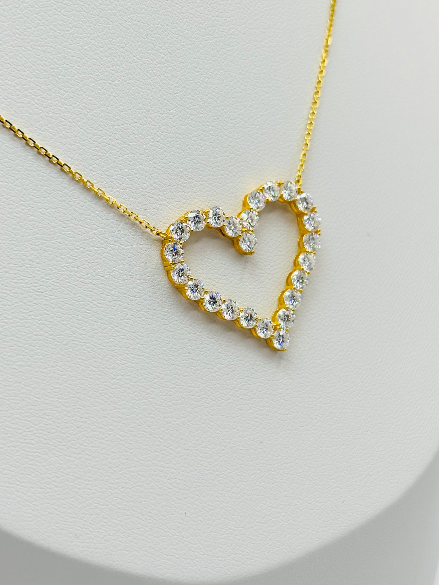 18K Gold Big Heart Moissanite Diamond Attached Necklace