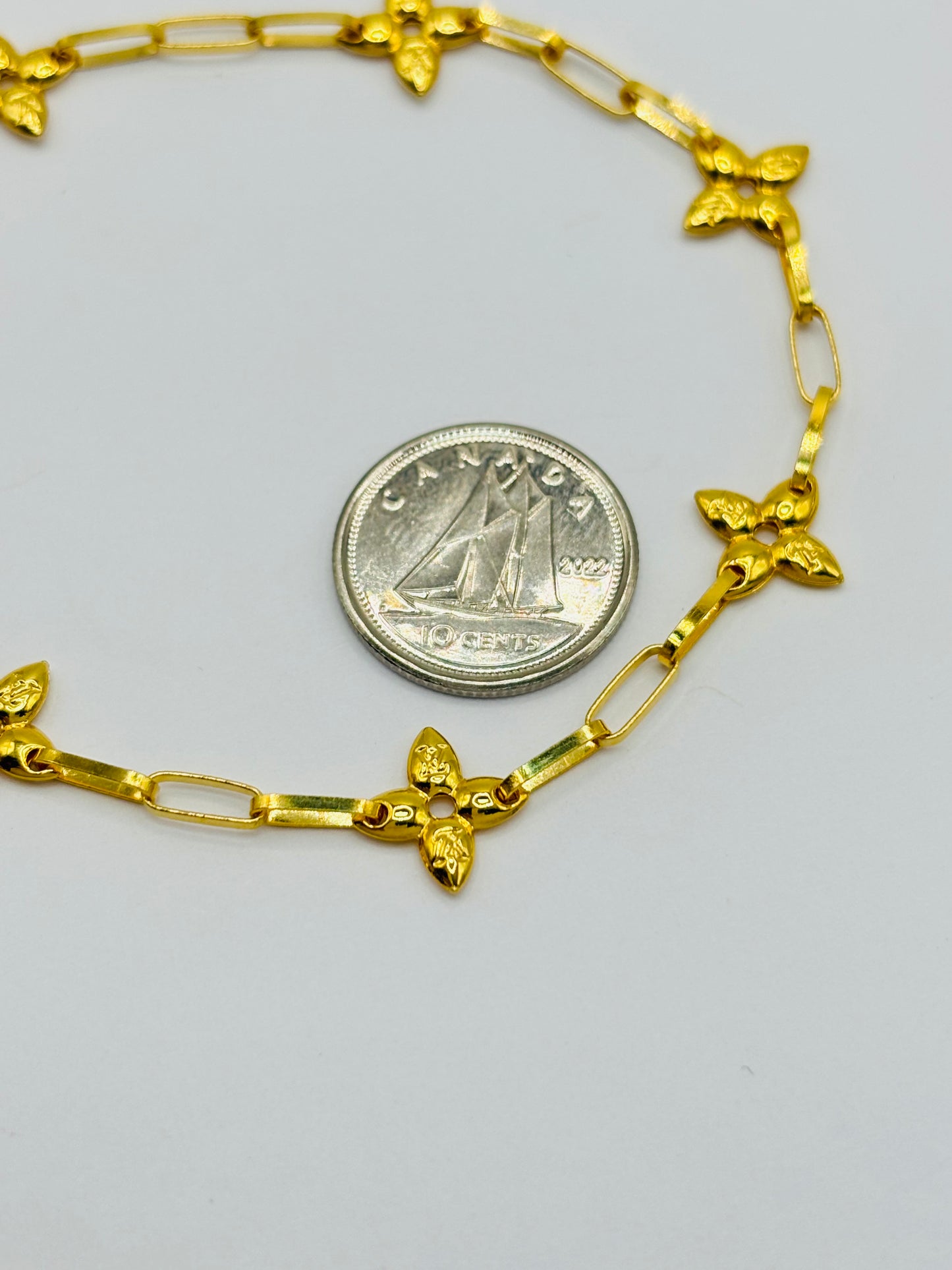 18K Gold Flower Paperclip Bracelet
