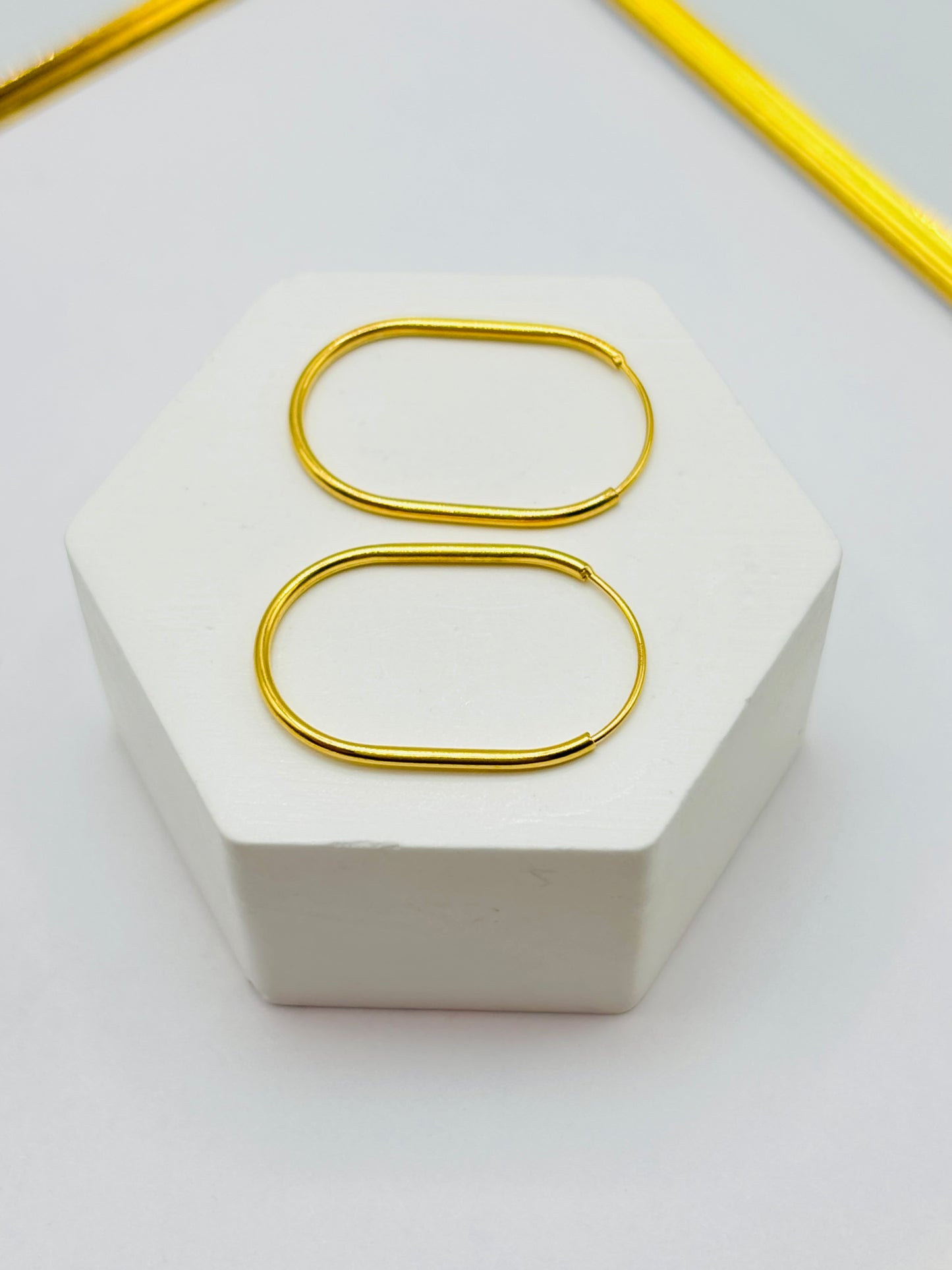 18K Gold Oval Loop Earrings