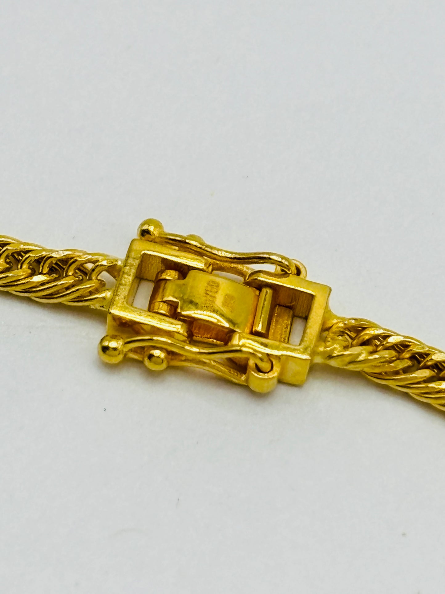 18K Gold Triple Lock Chain