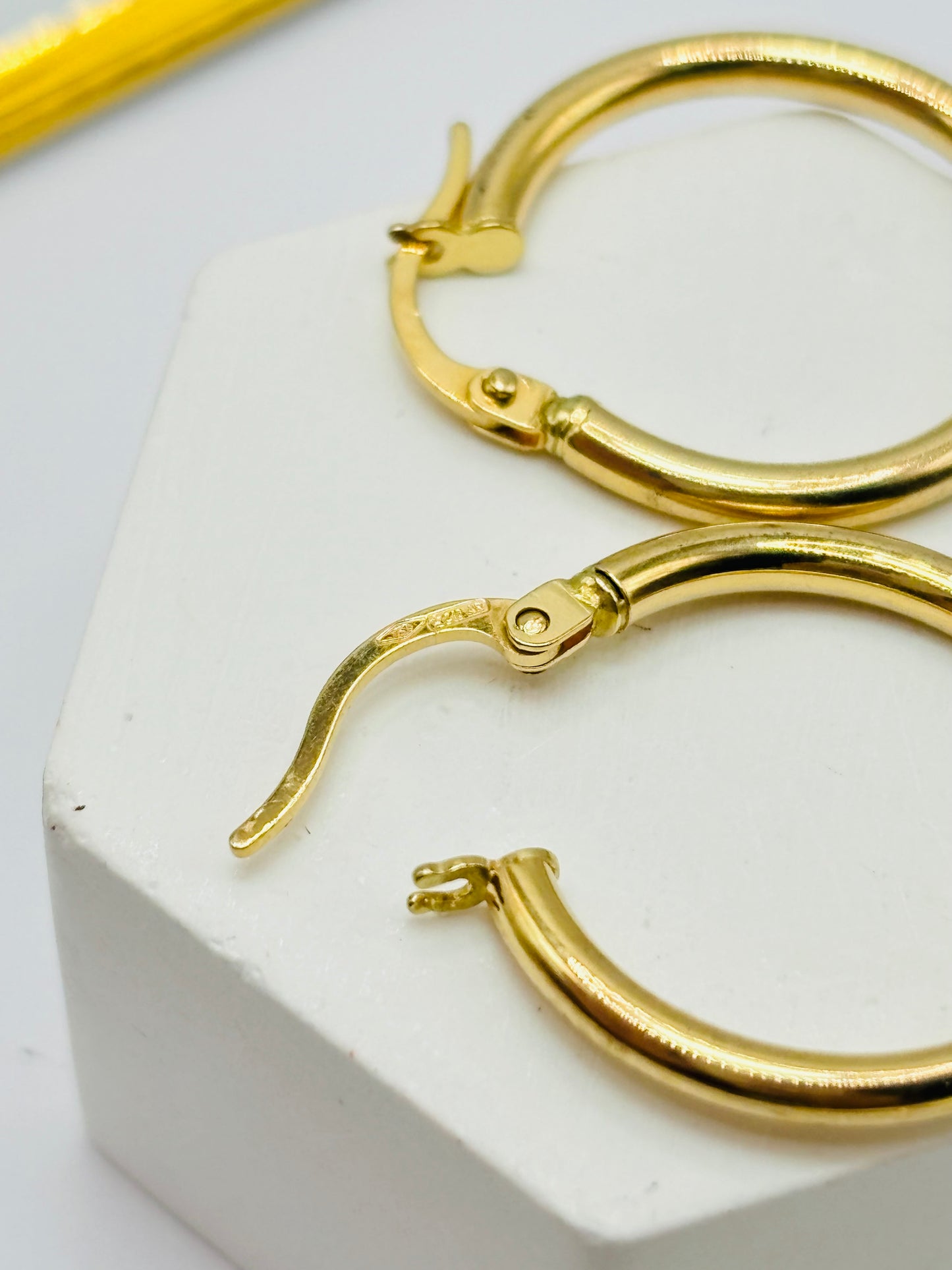 18K Gold Plain Loop Earrings