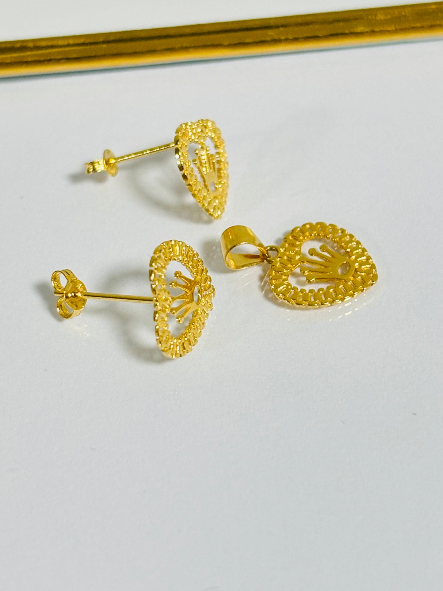 18K Gold Heart Crown Earrings and Pendant Set