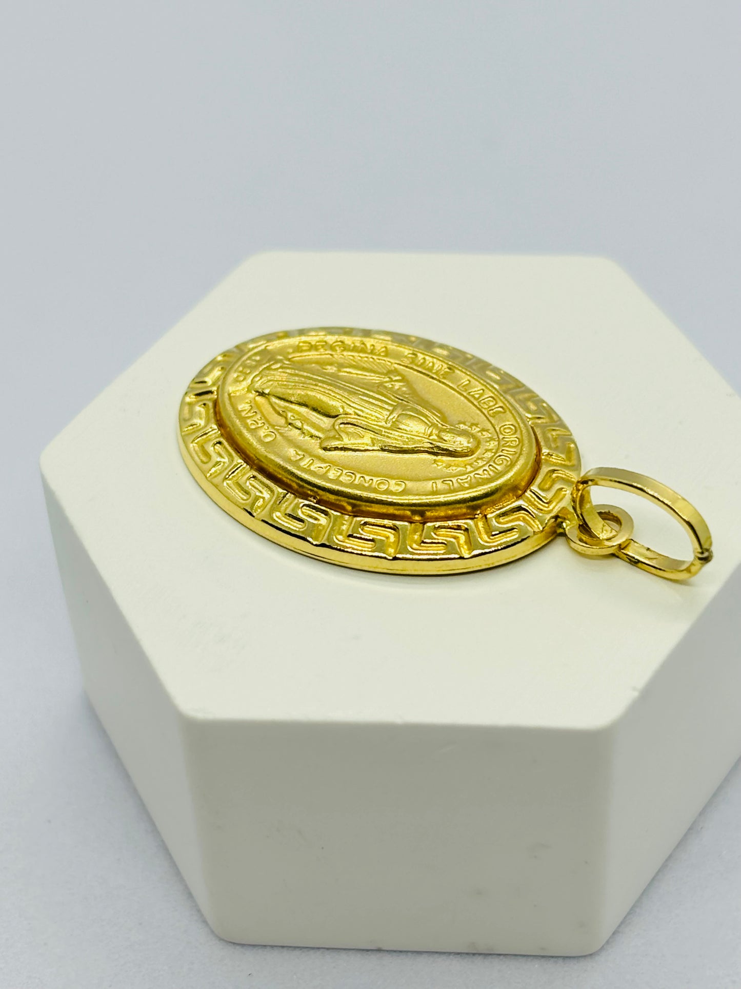 18K Gold Mama Mary Pendant