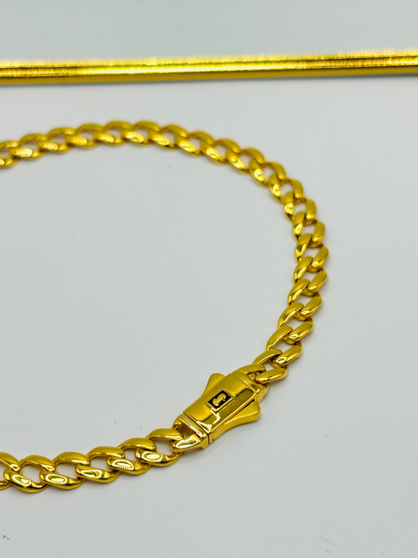18K Gold Curb Bracelet
